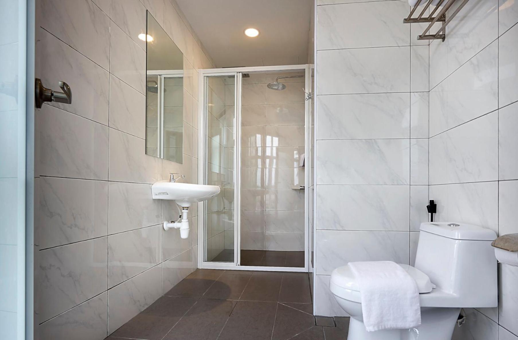 Queen Suite - Photo 5