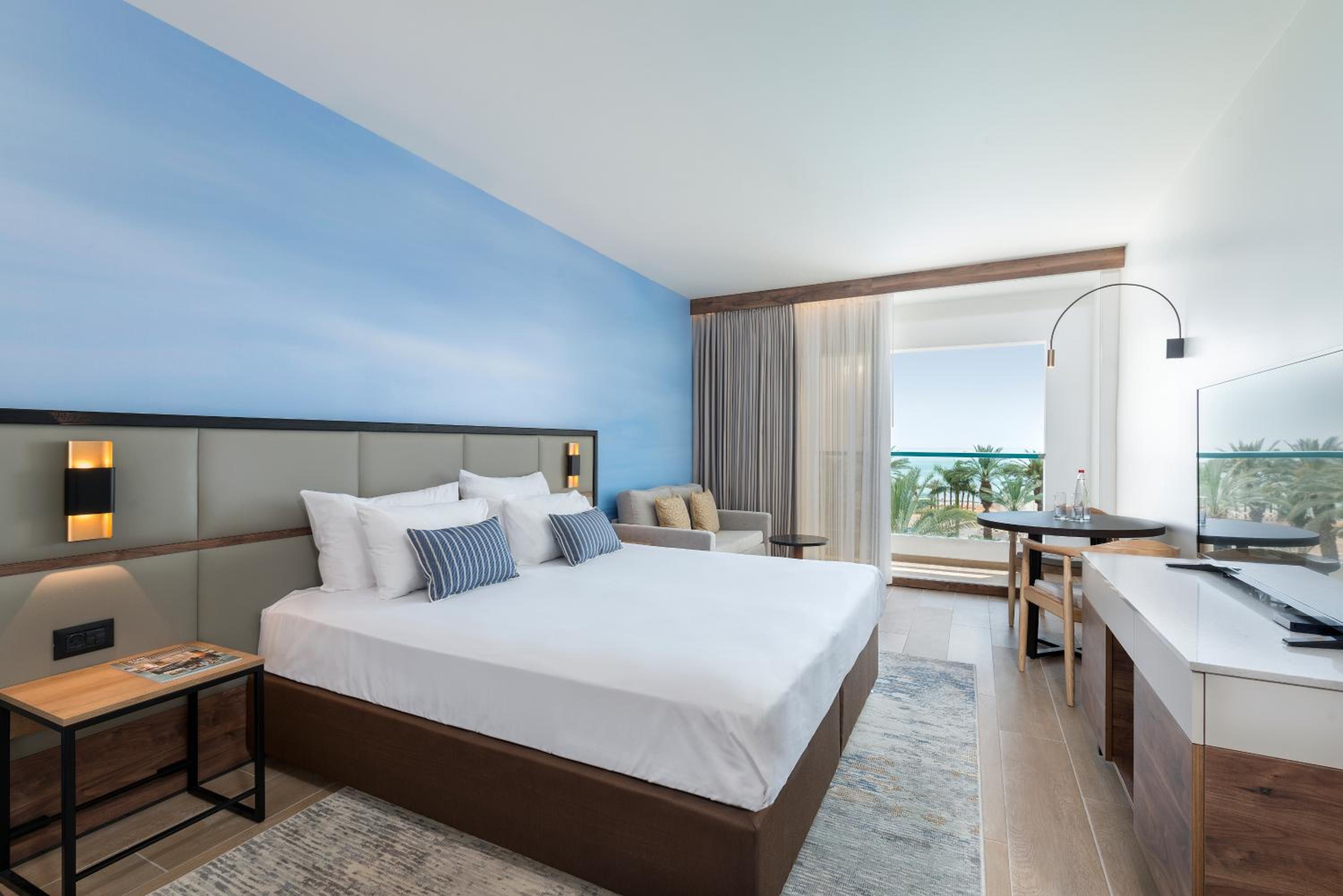 Room with Dead Sea & Pool-View - Photo 5