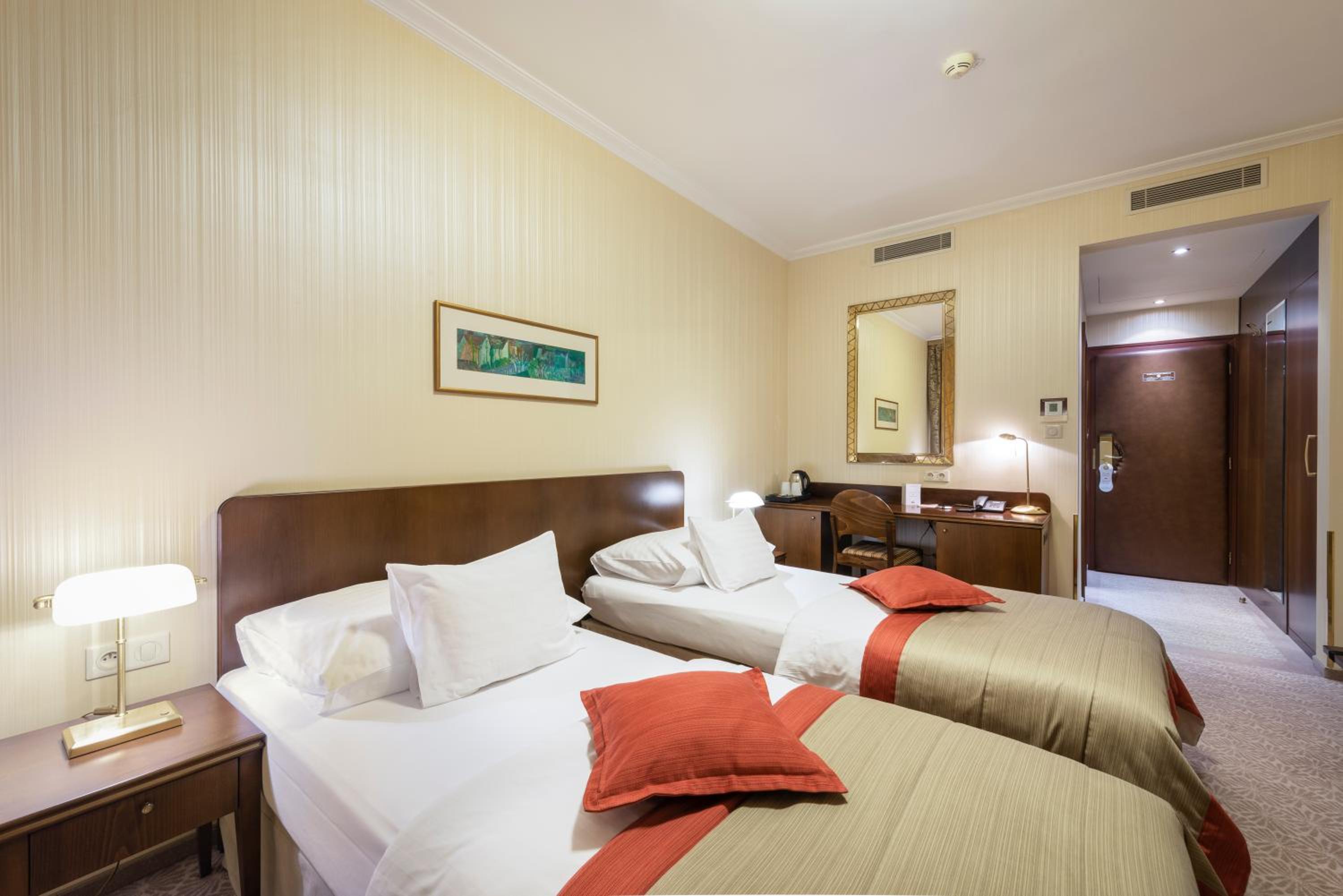 Standard Double or Twin Room - Photo 1