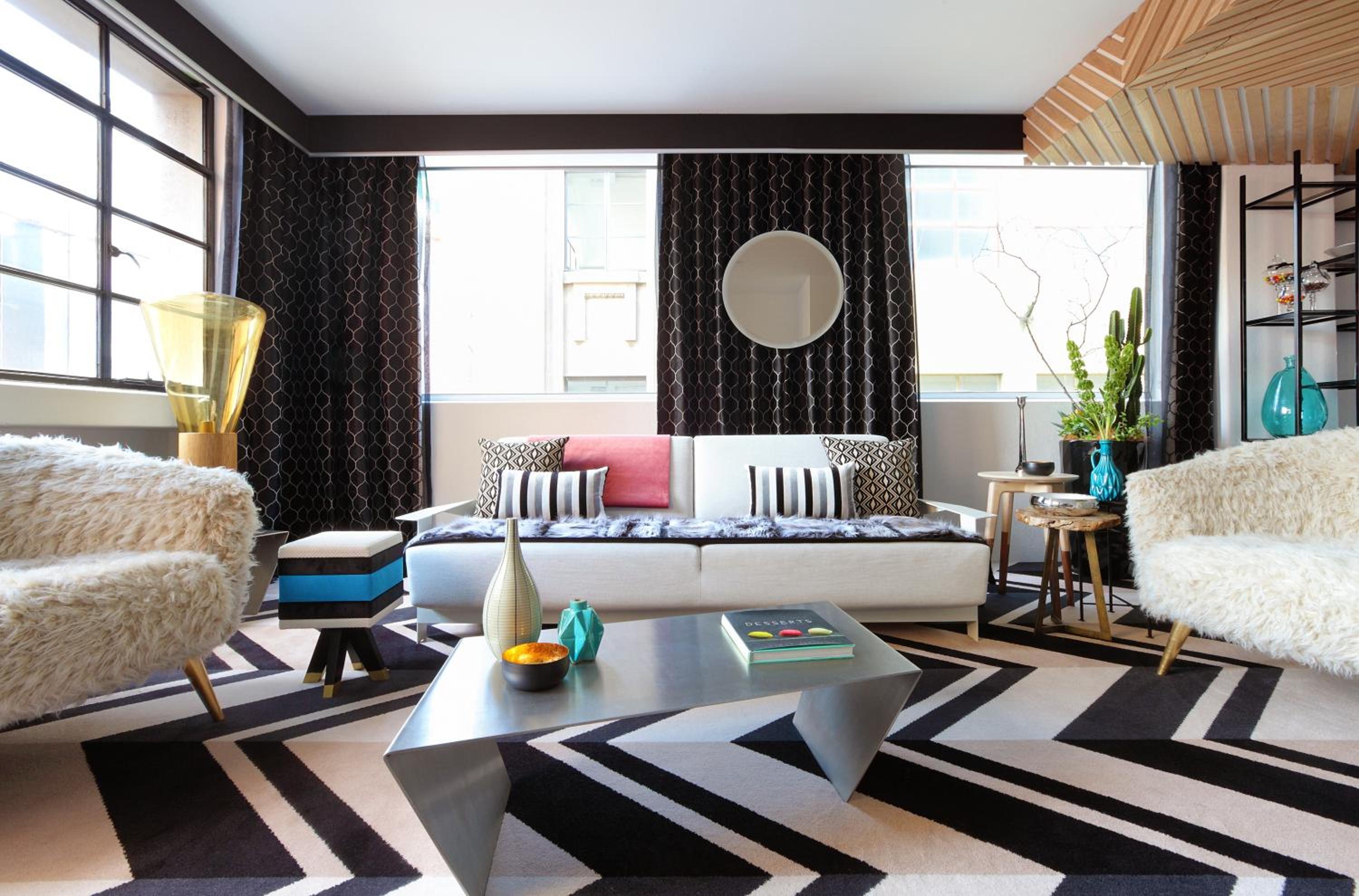 Executive Suite - Photo 2