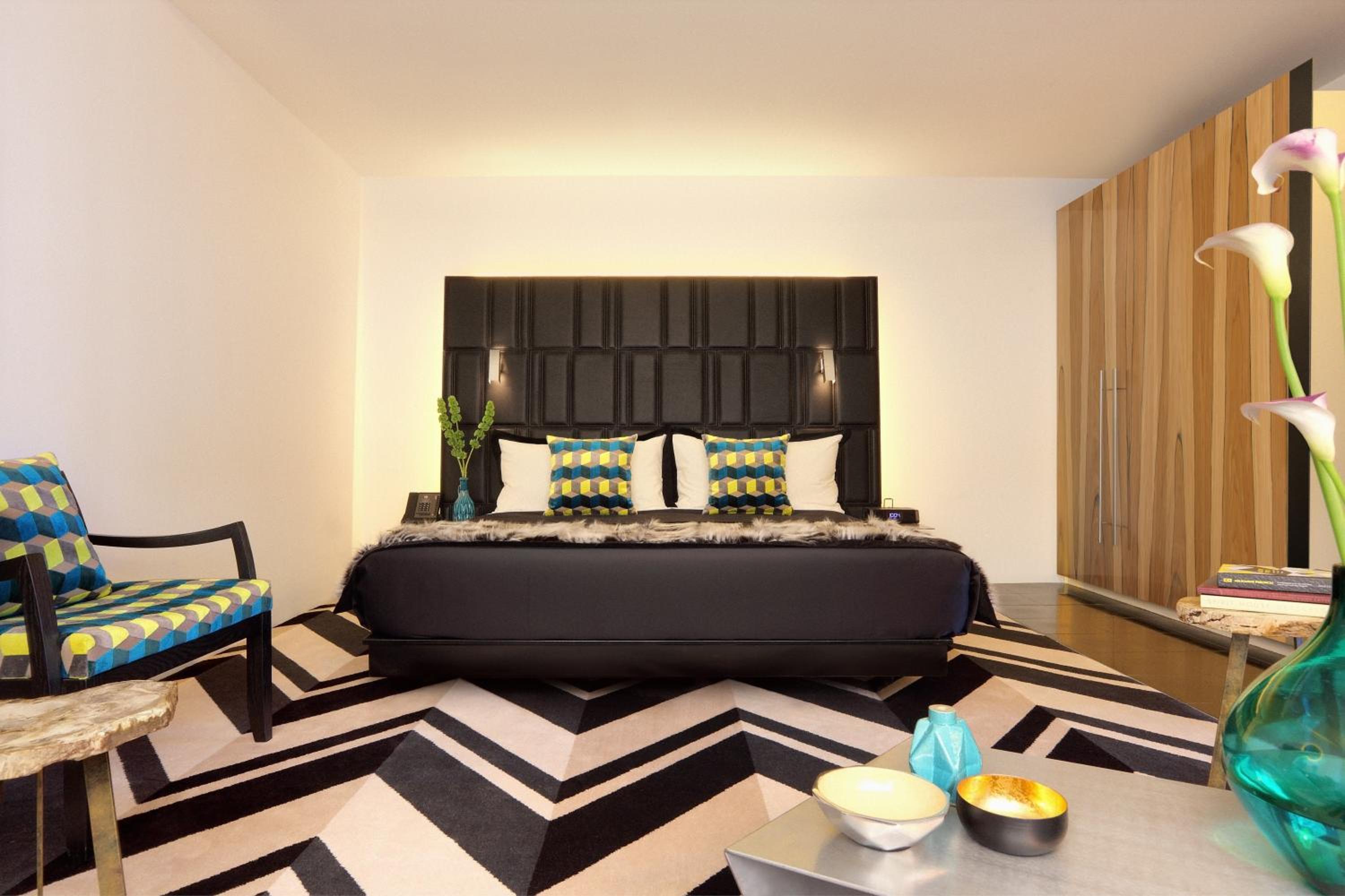 Executive Suite - Photo 3