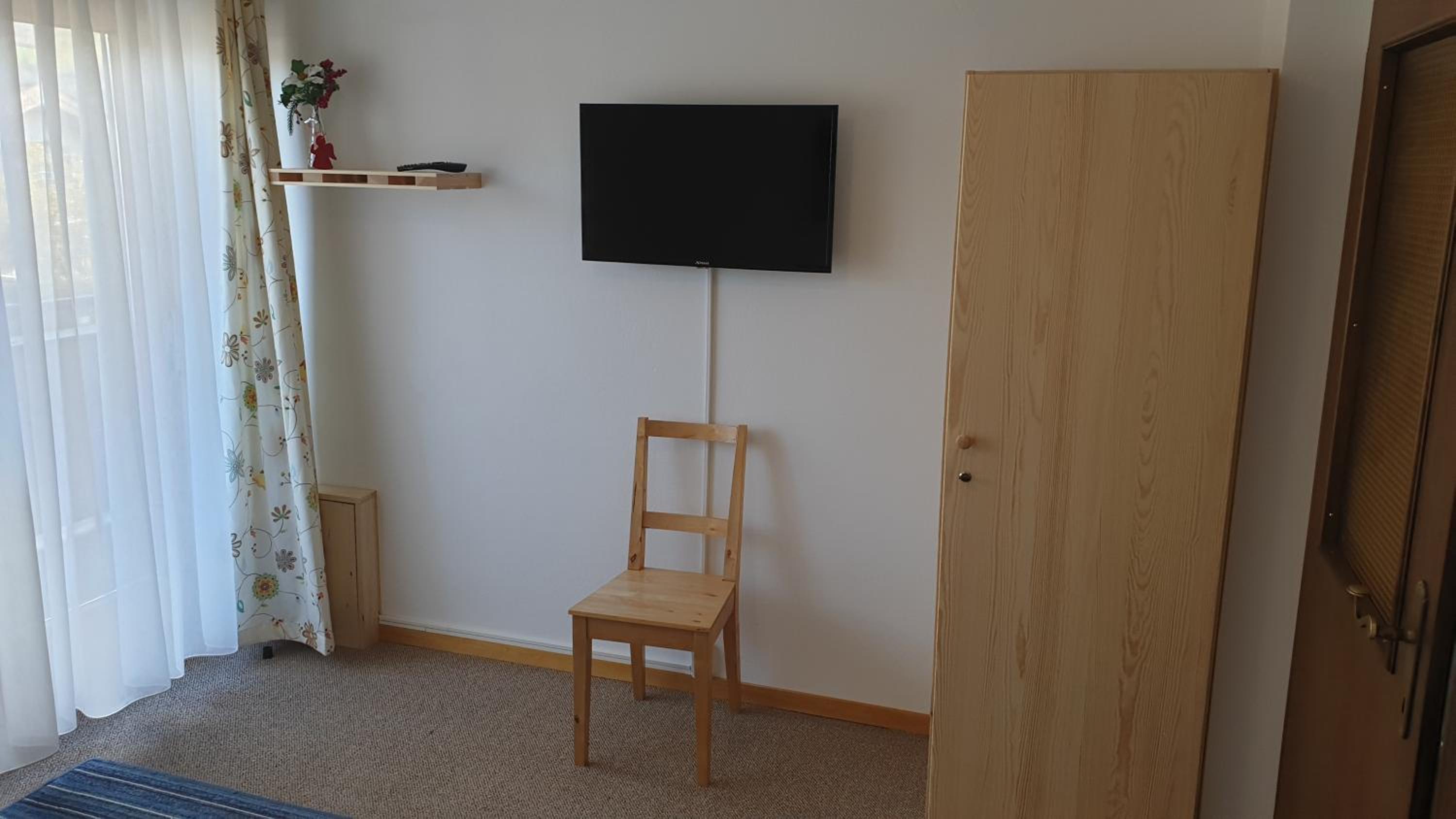 Apartment with Balcony - Photo 22