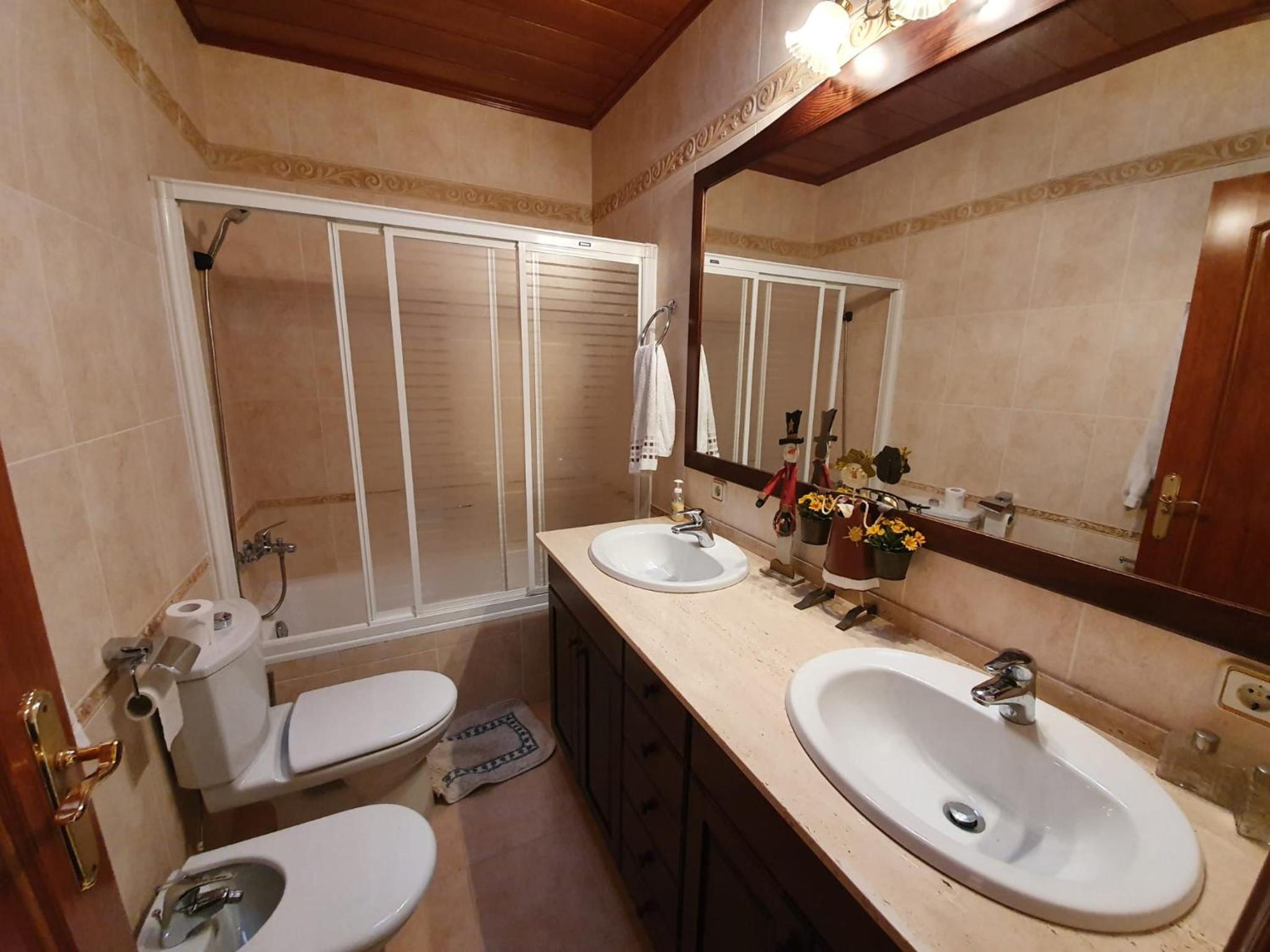 Four-Bedroom House photo 2