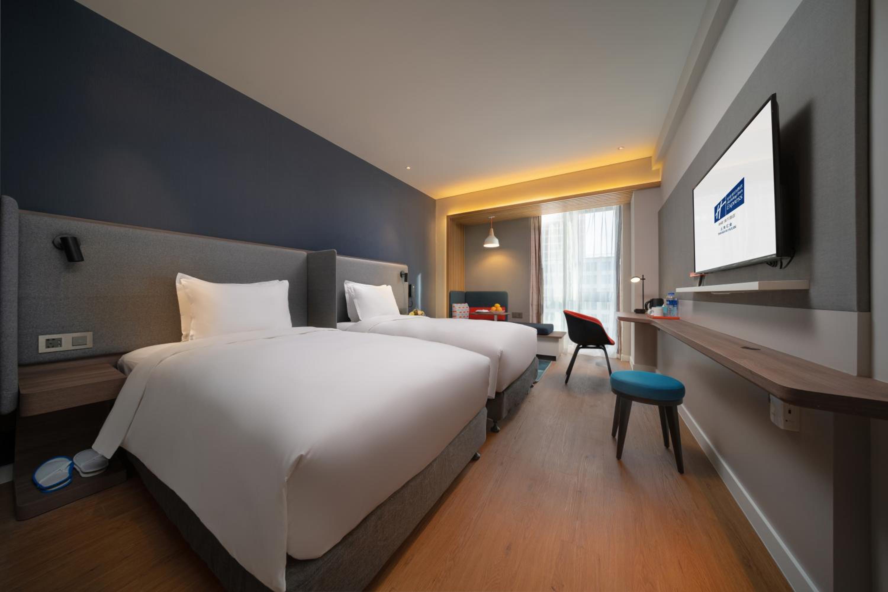 Standard Room thumbnail 6
