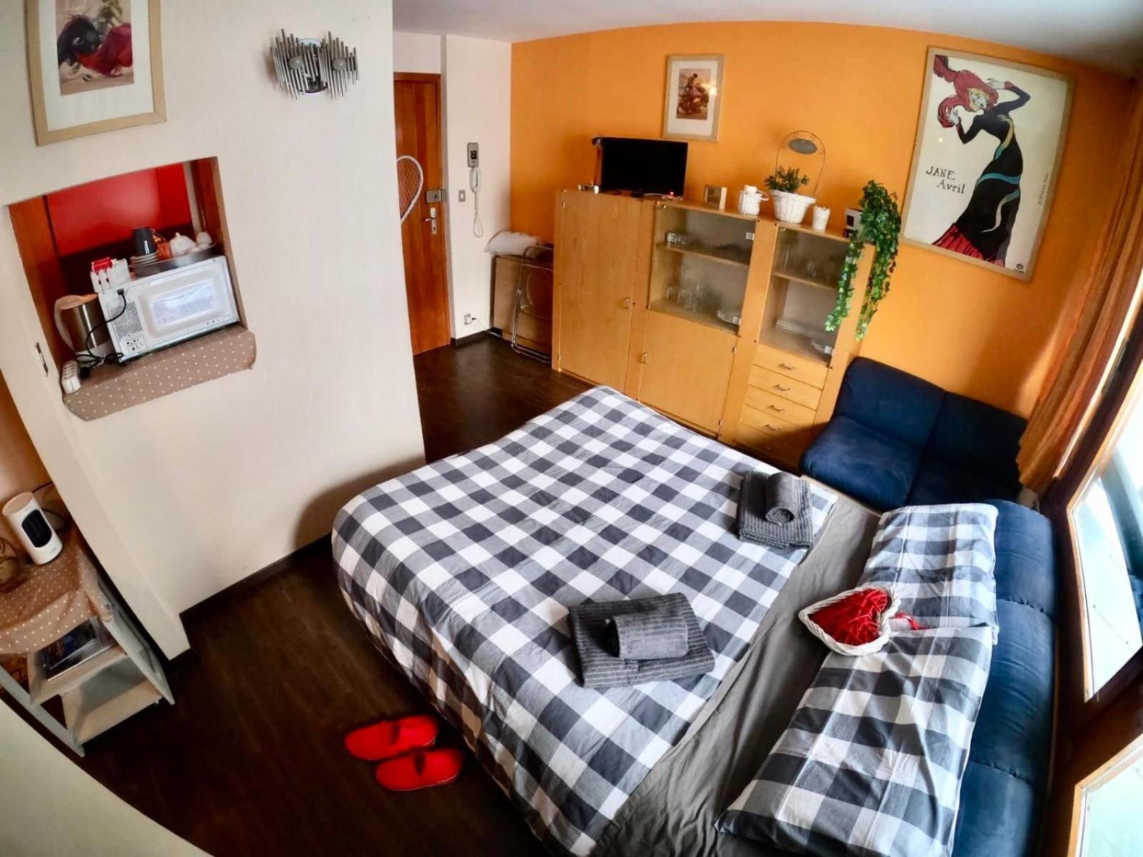 Studio Apartment - Photo 32