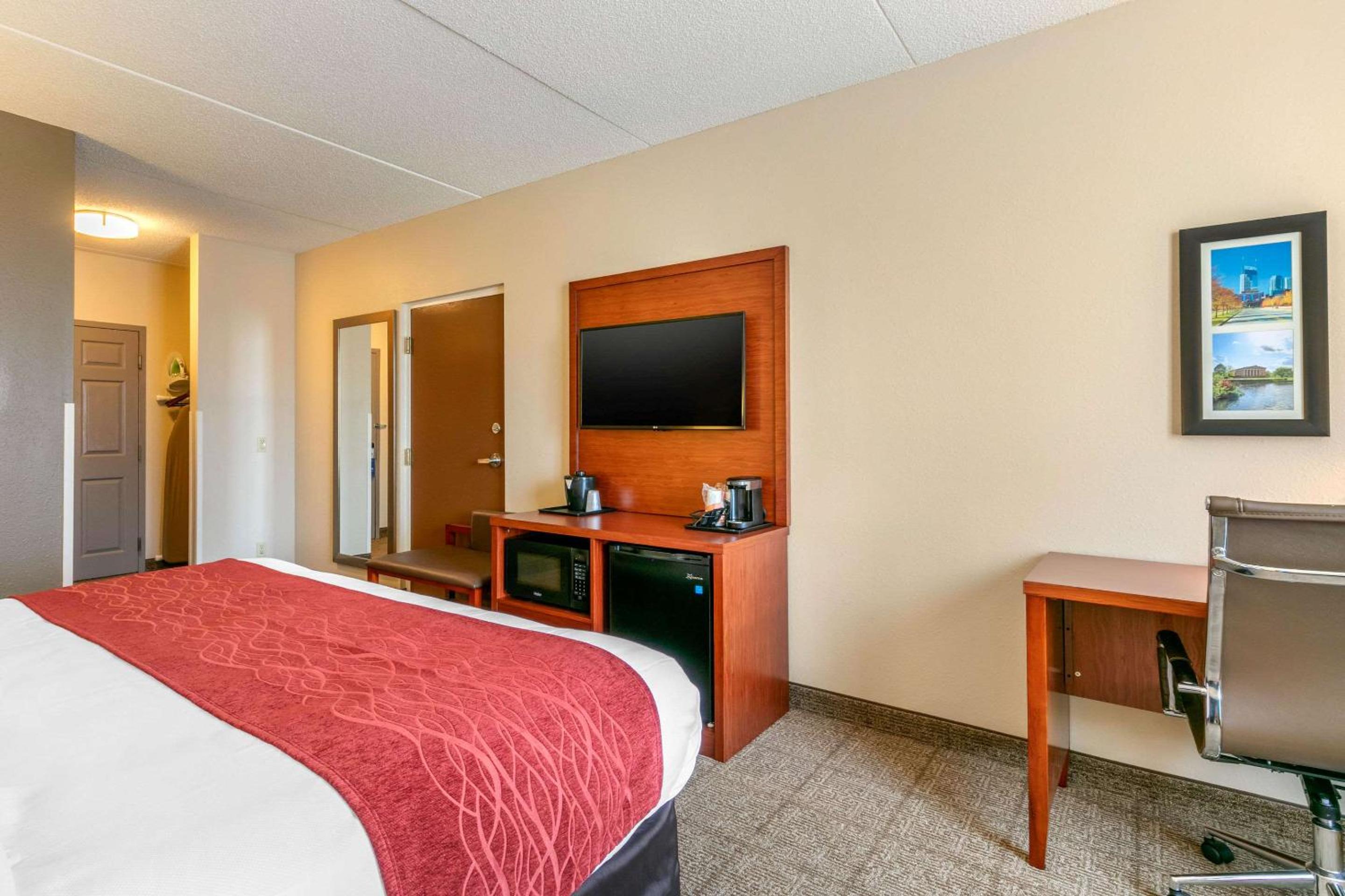King Room - Non-Smoking - Photo 4
