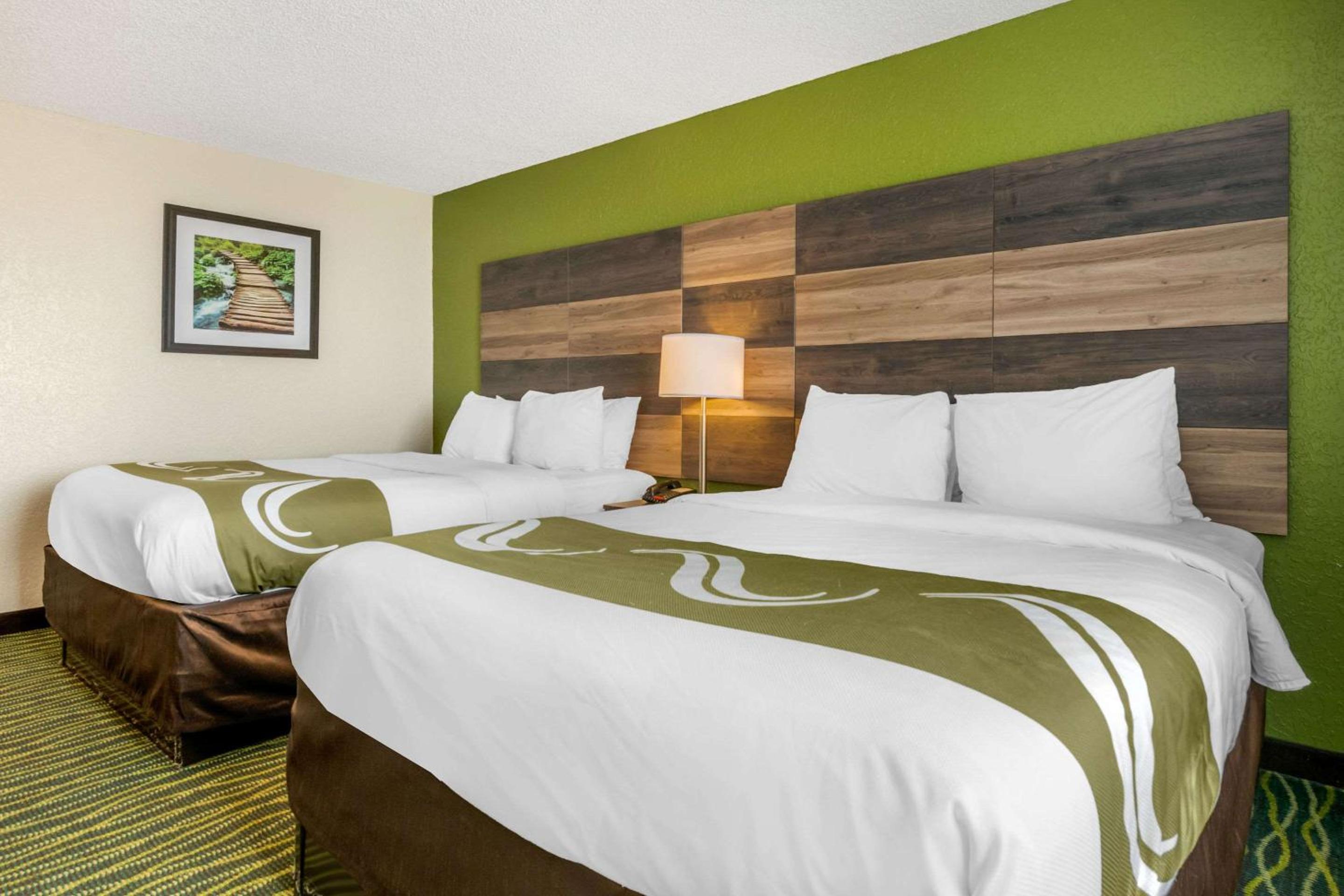 Queen Room with Two Queen Beds - Non-Smoking - Photo 1