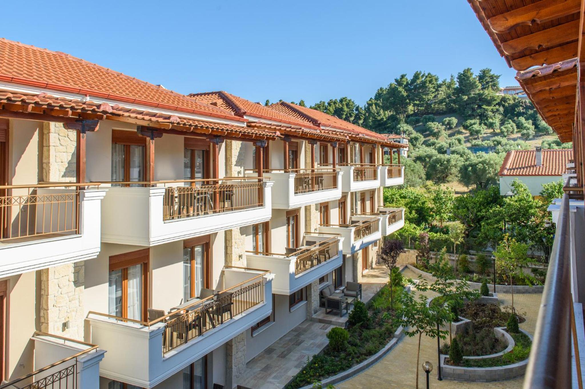 One Bedroom Apartment with Balcony - Photo 4