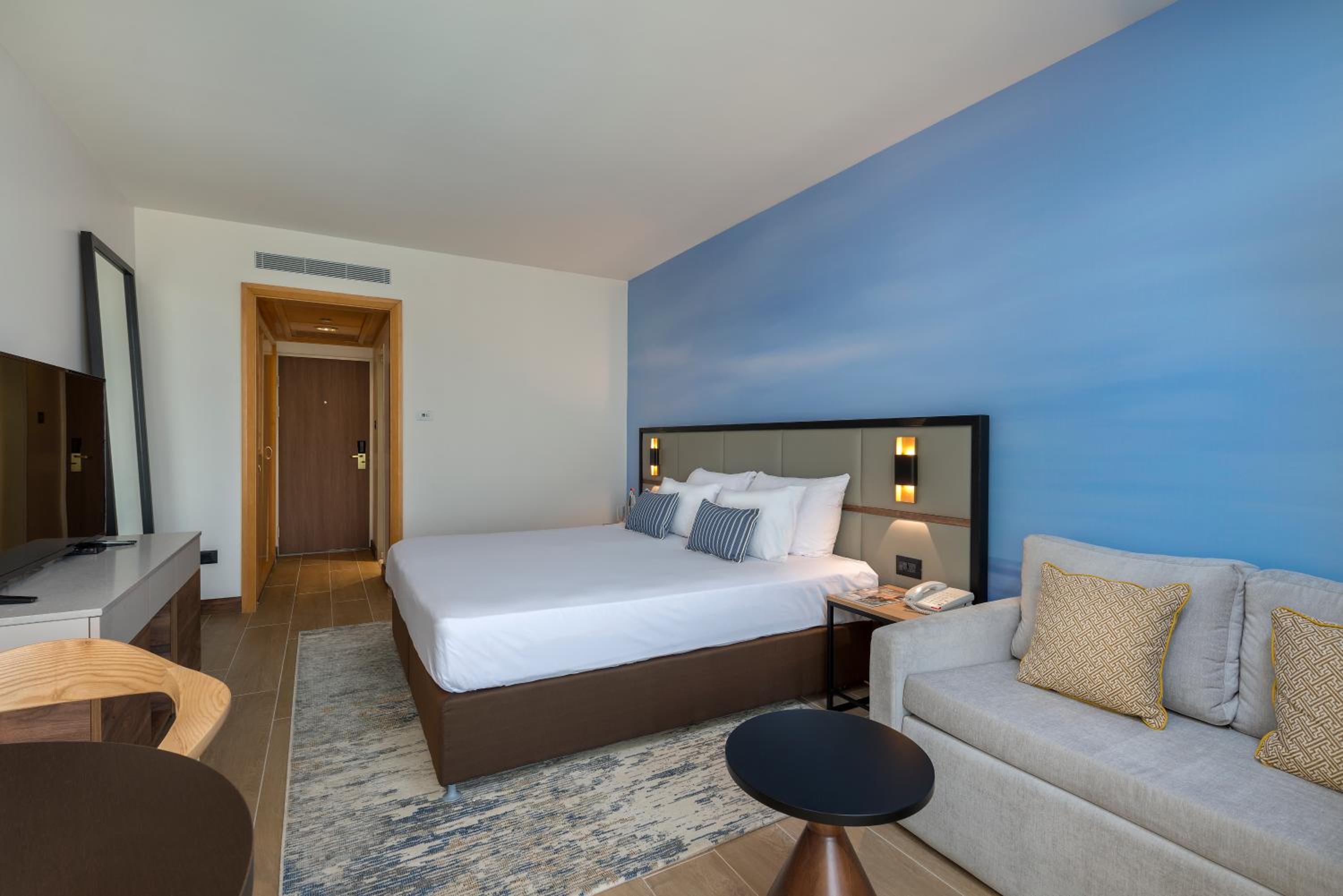 Room with Dead Sea & Pool-View - Photo 1