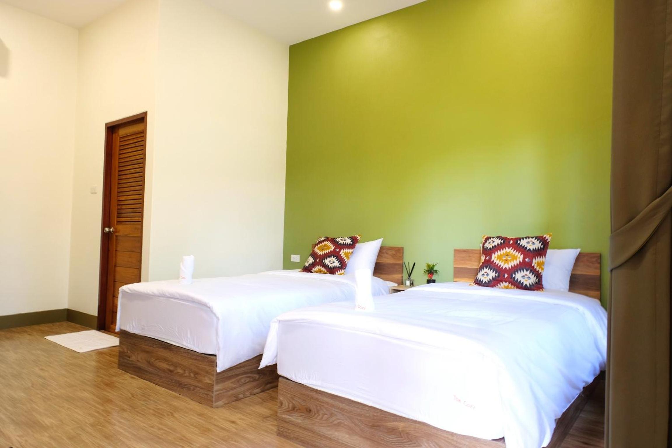 Twin Room with Private Bathroom - Photo 6