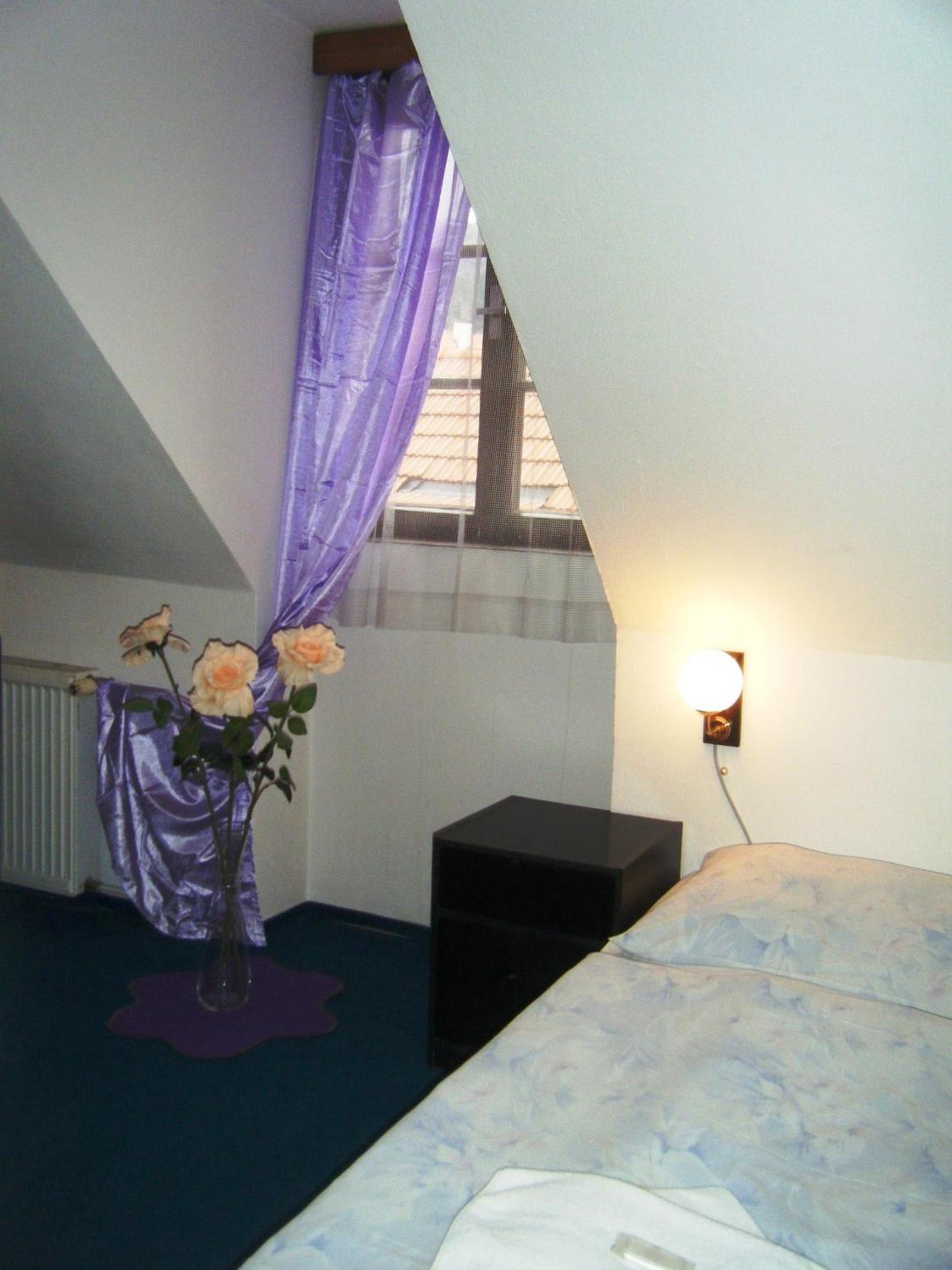 Triple Room - Photo 9
