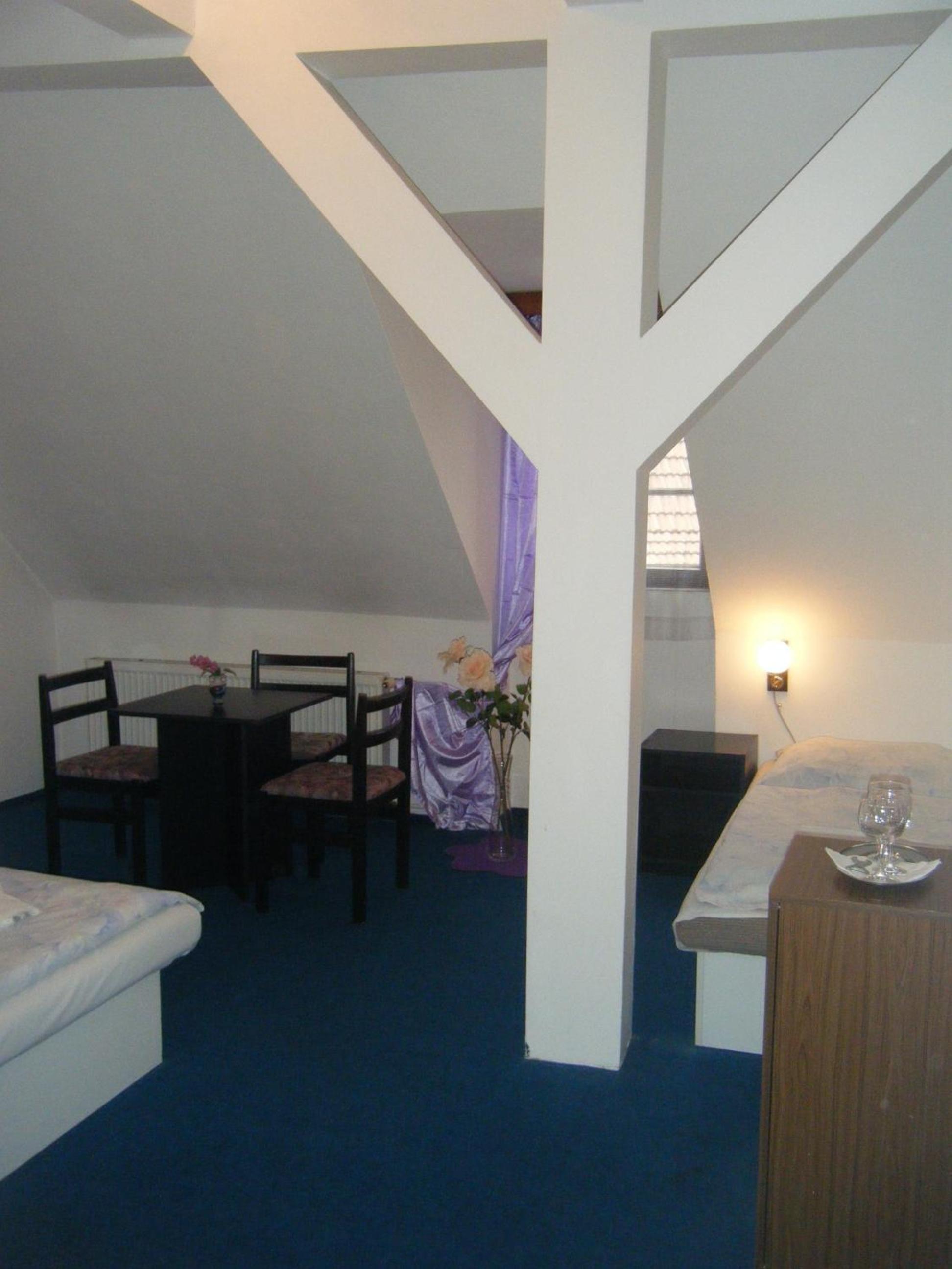 Triple Room - Photo 7