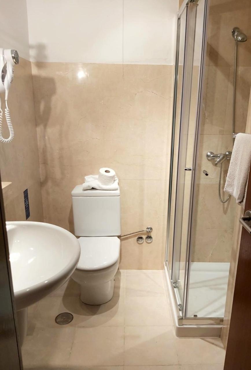 Standard Double Room - Photo 3