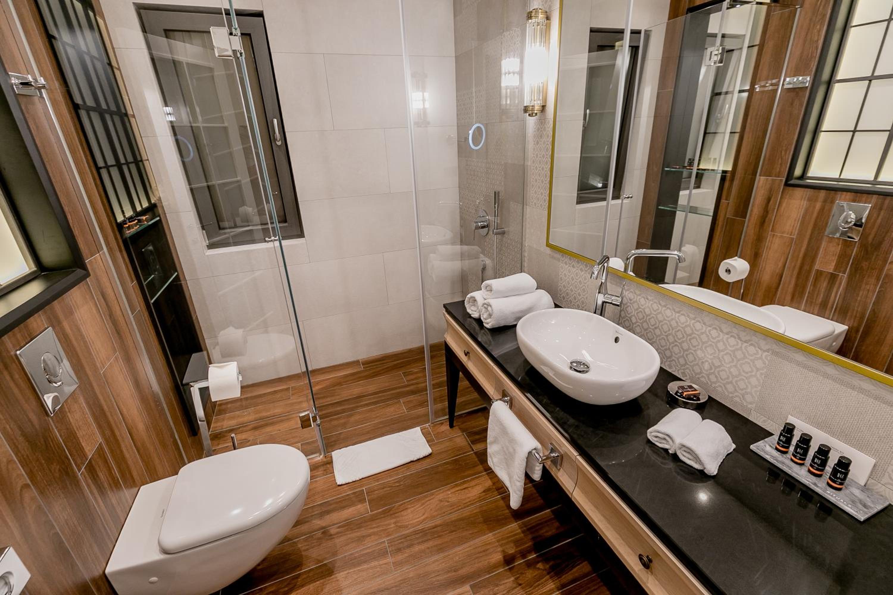 Deluxe Two Bedroom Apartment with Balcony and Sea View - Photo 9
