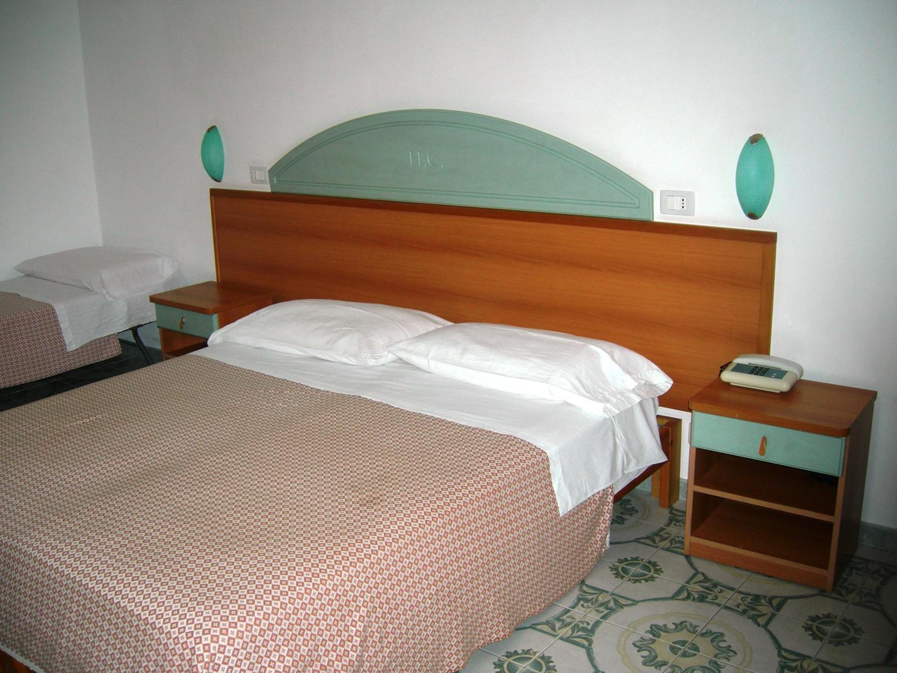 Standard Double Room - Photo 8