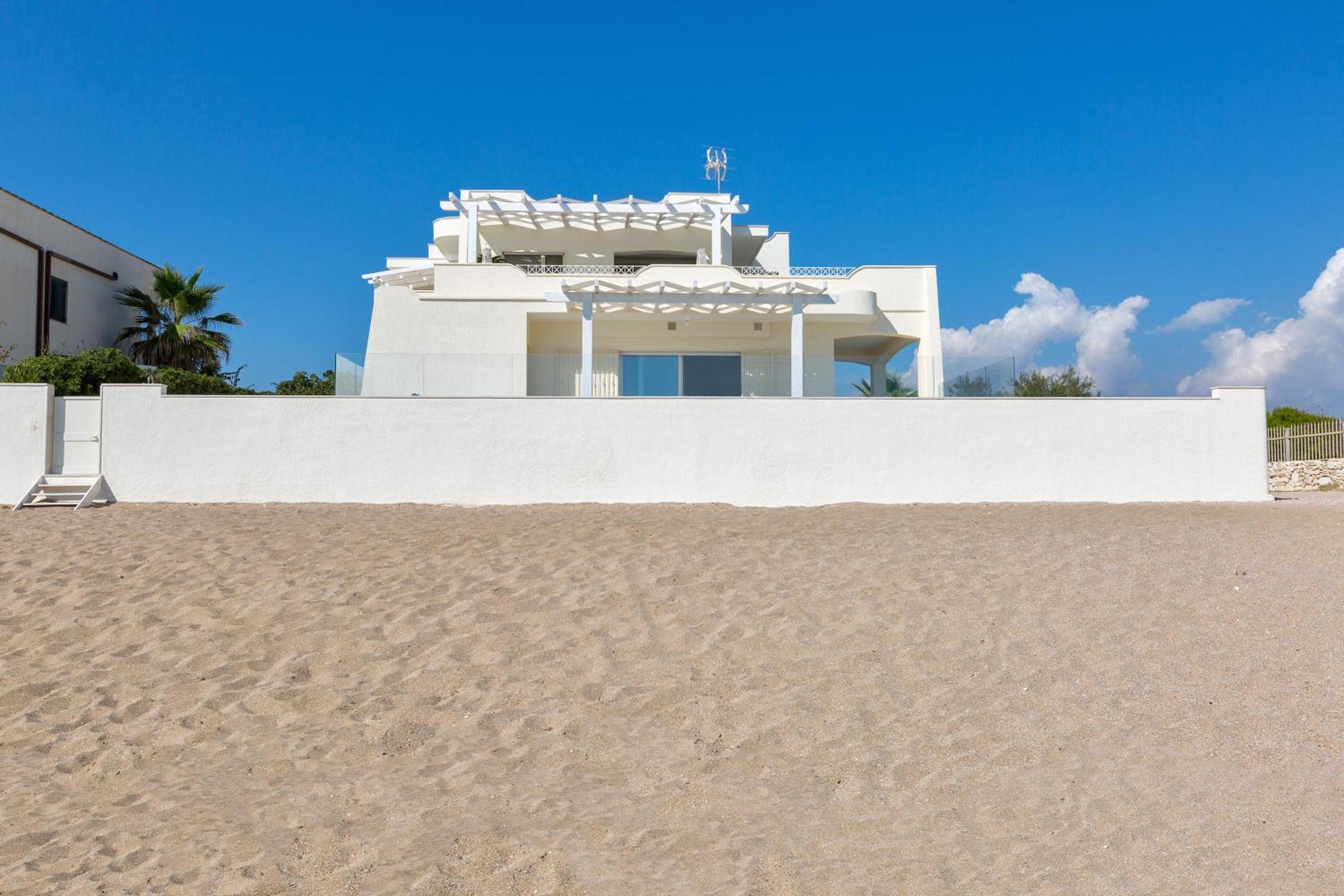 Villa - Beach Front photo 2