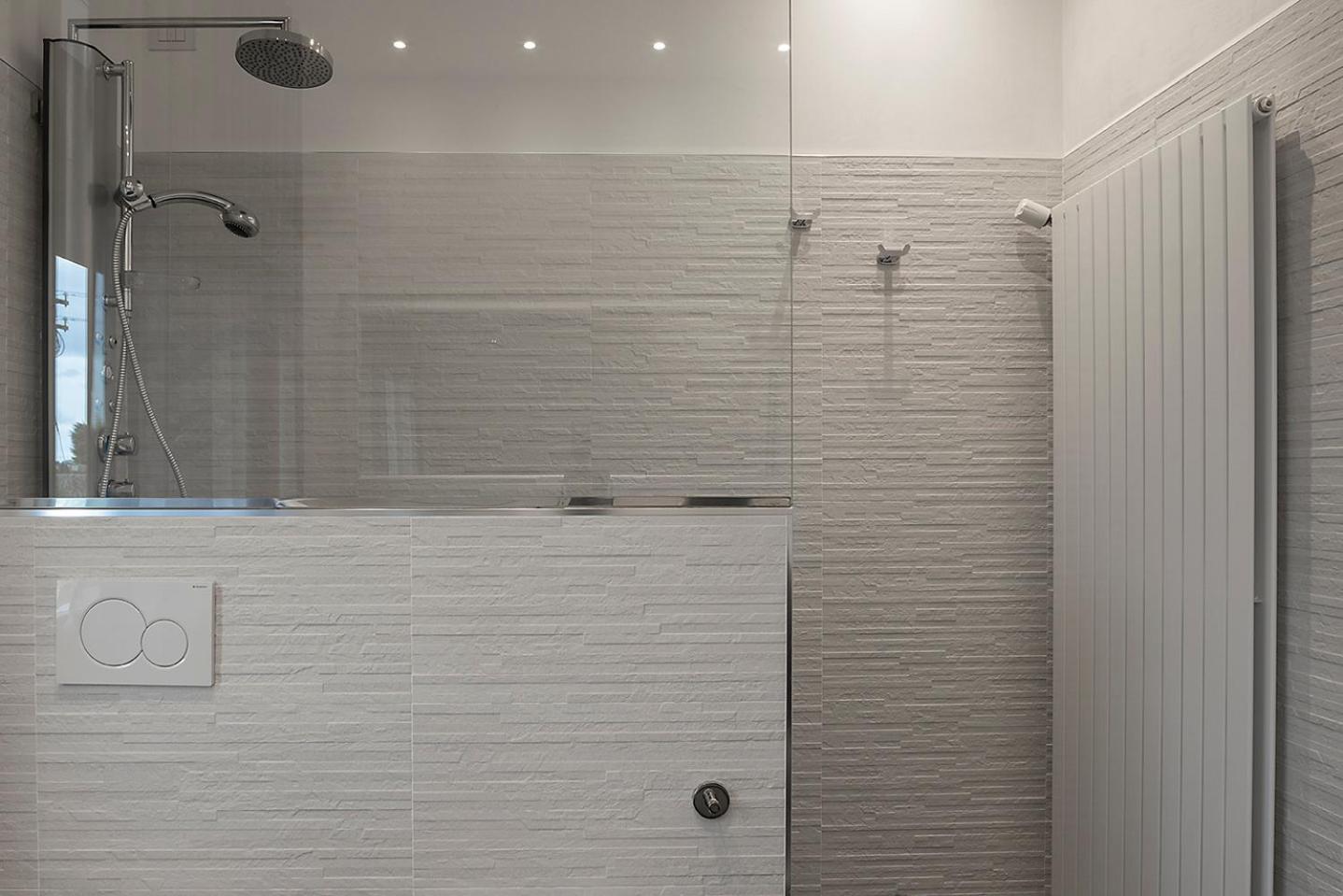 Quadruple Room with Private Bathroom - Photo 3
