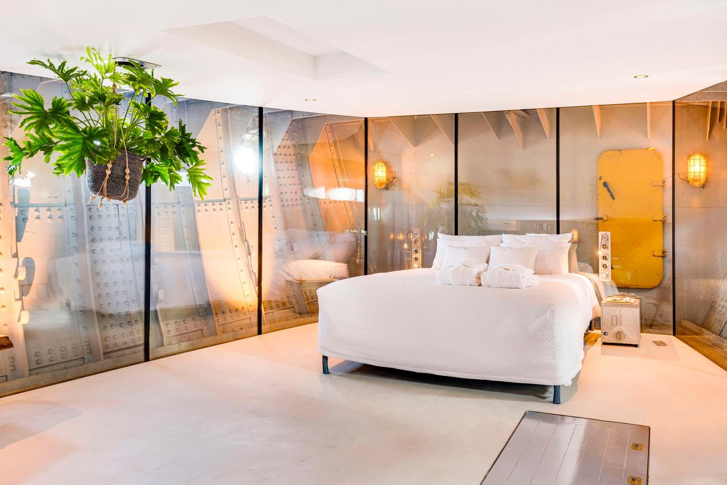 Deluxe King Suite photo 3
