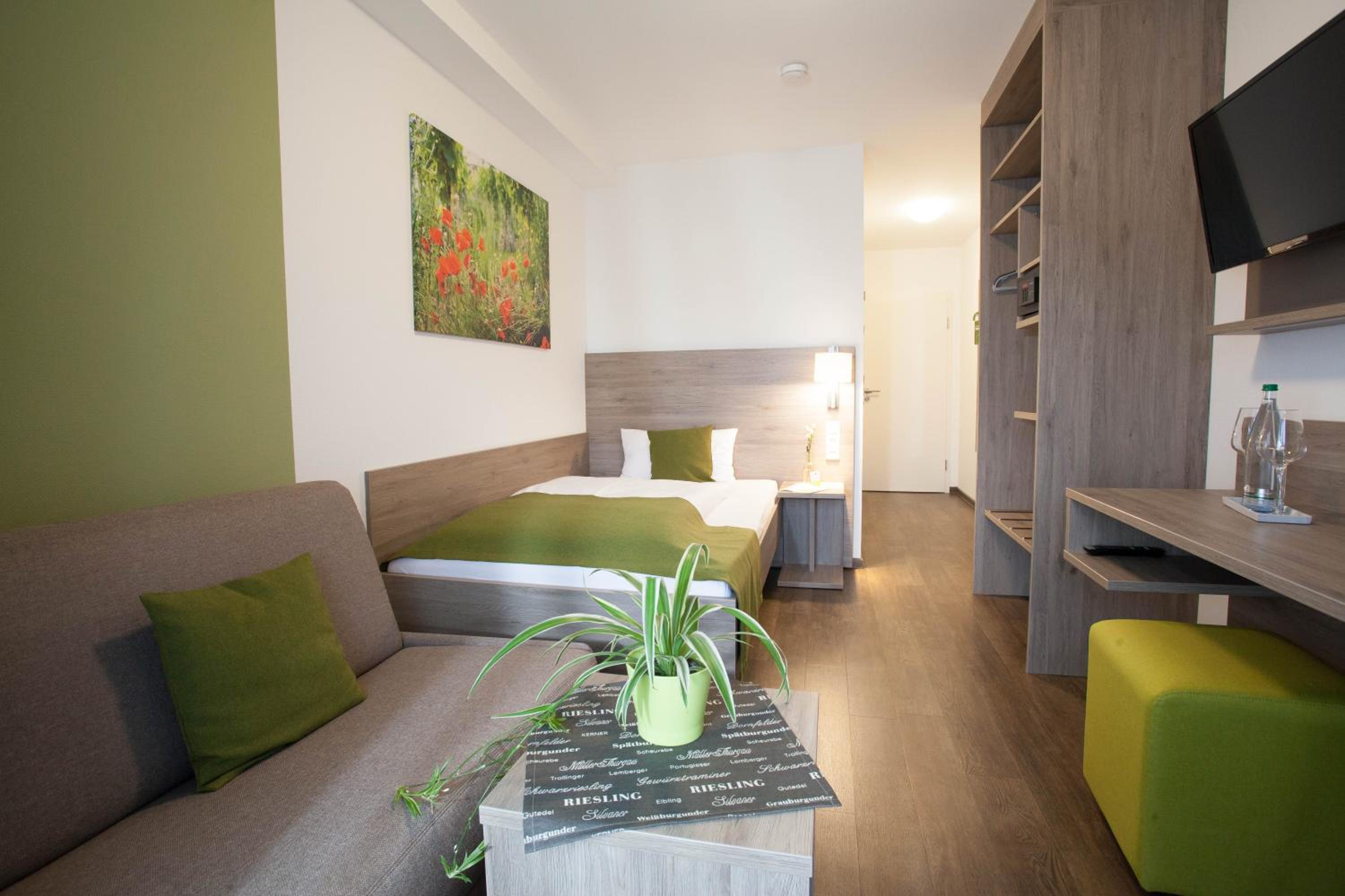 Single Room with Balcony photo 2