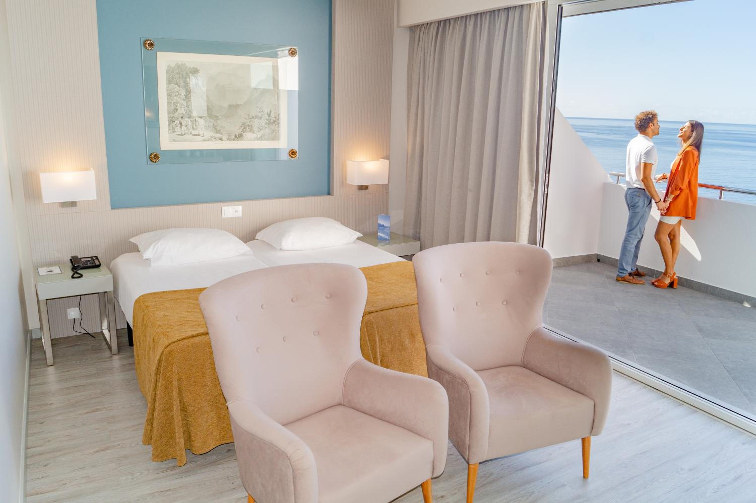 Deluxe Double or Twin Room with Ocean View - Photo 7