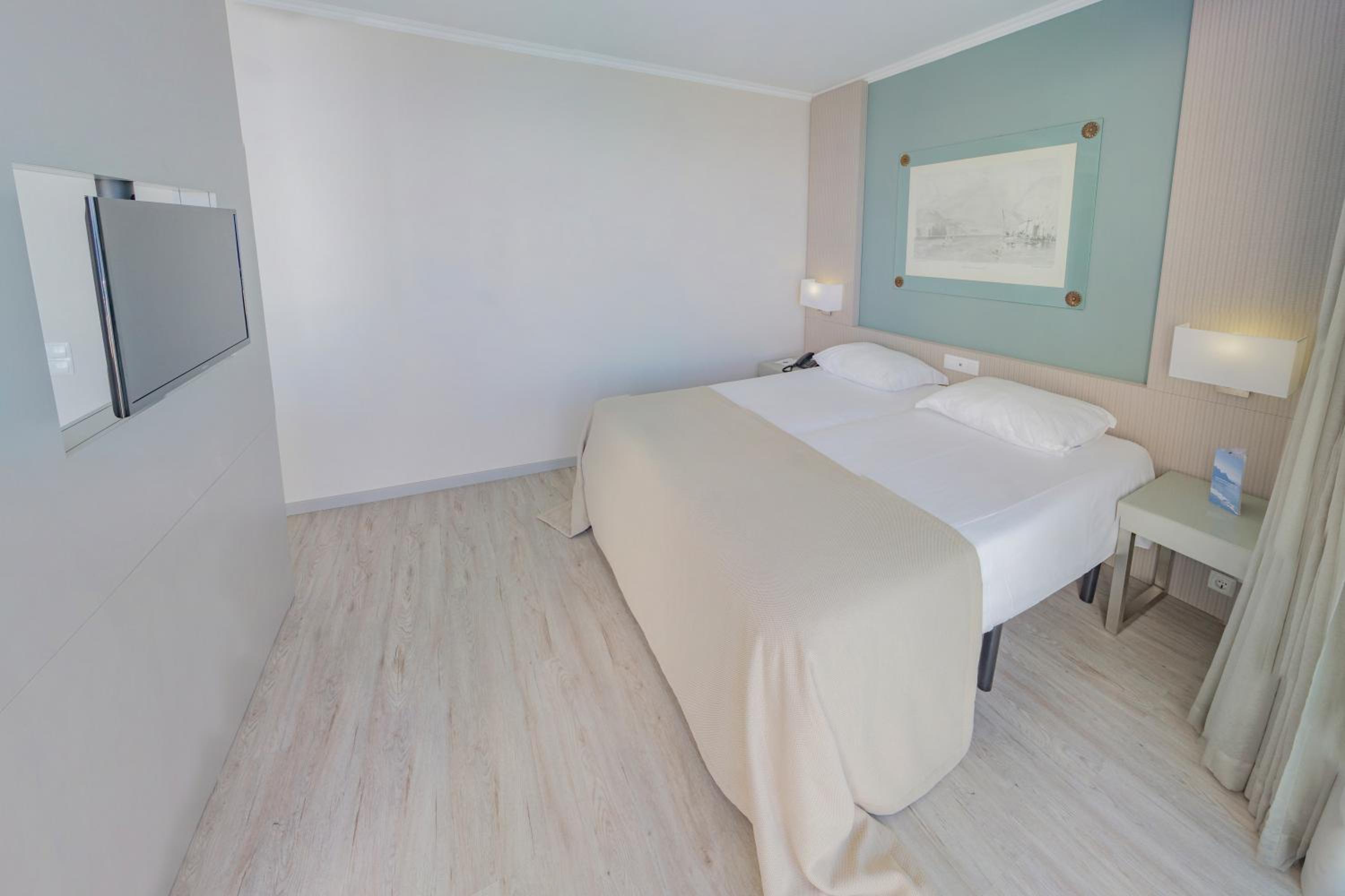 Deluxe Junior Suite - Photo 2