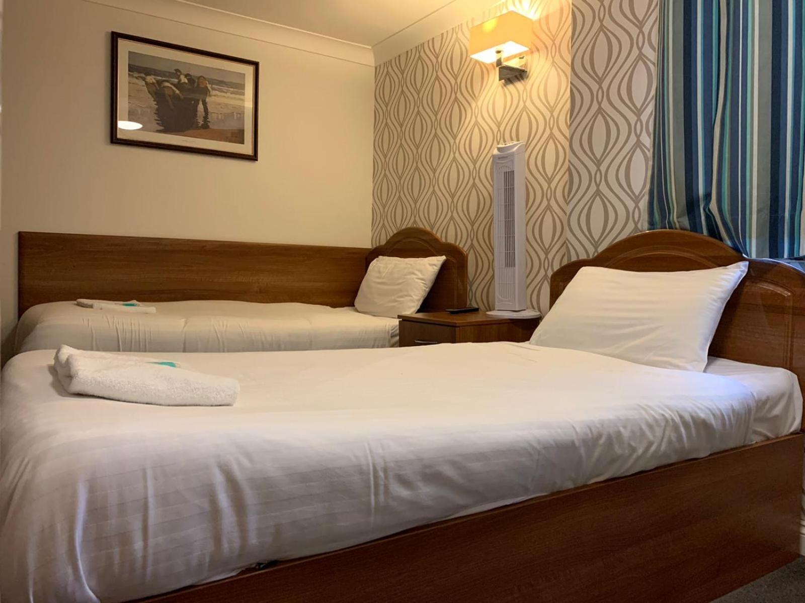 Twin Room - Photo 1