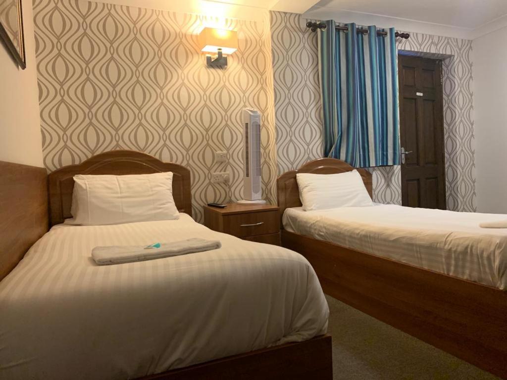 Twin Room - Photo 3