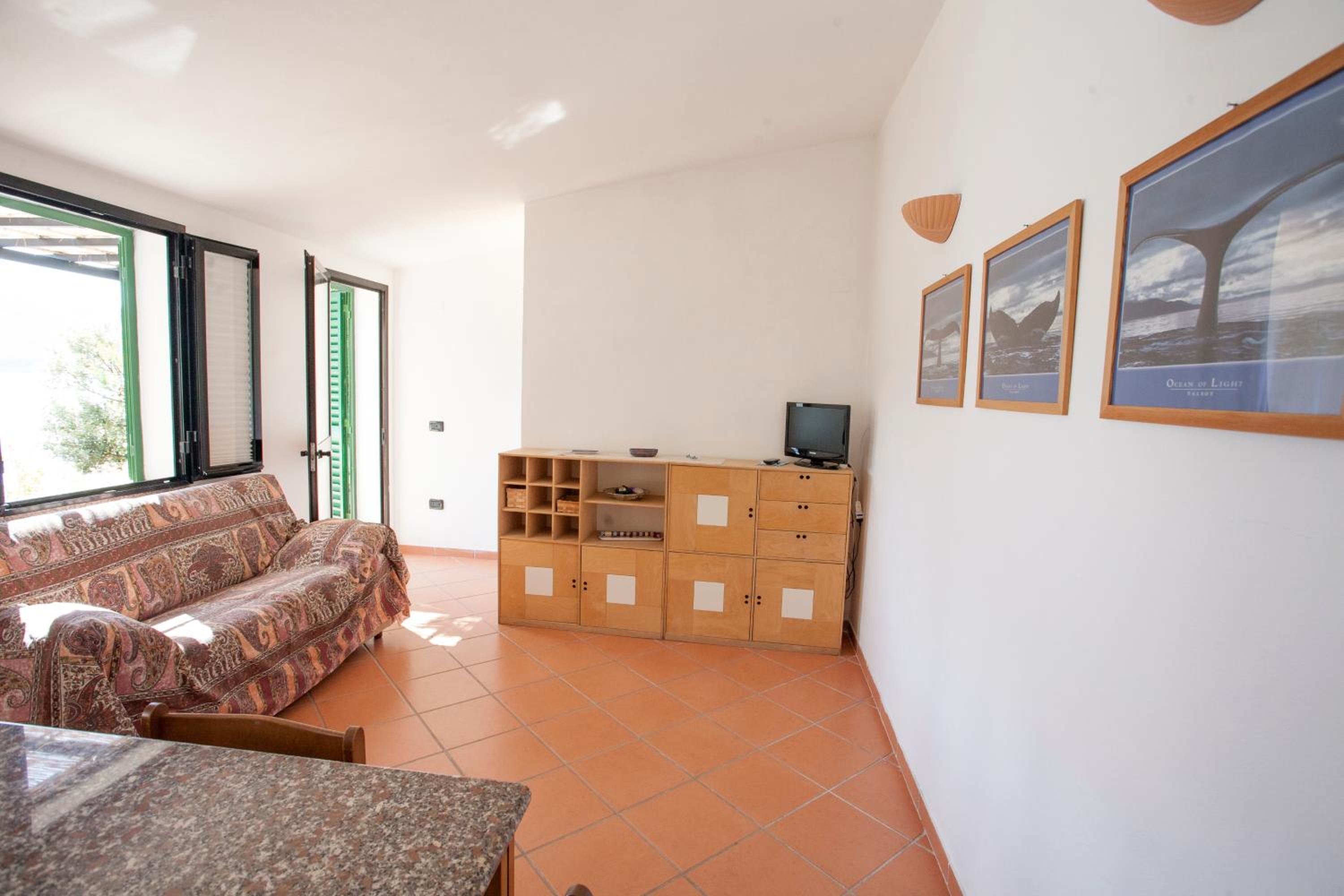 One-Bedroom Apartment photo 2