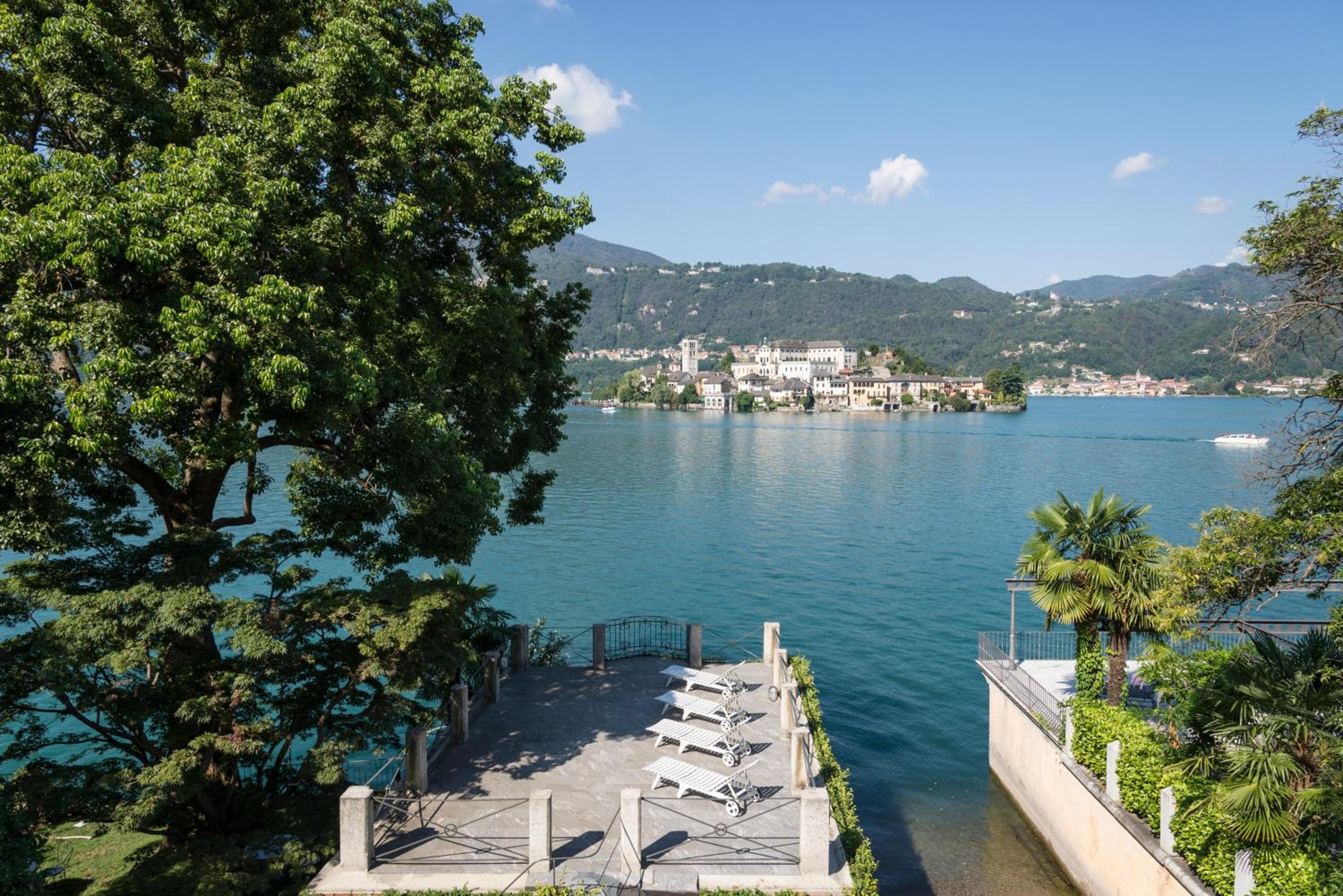 Suite with Lake View photo 2