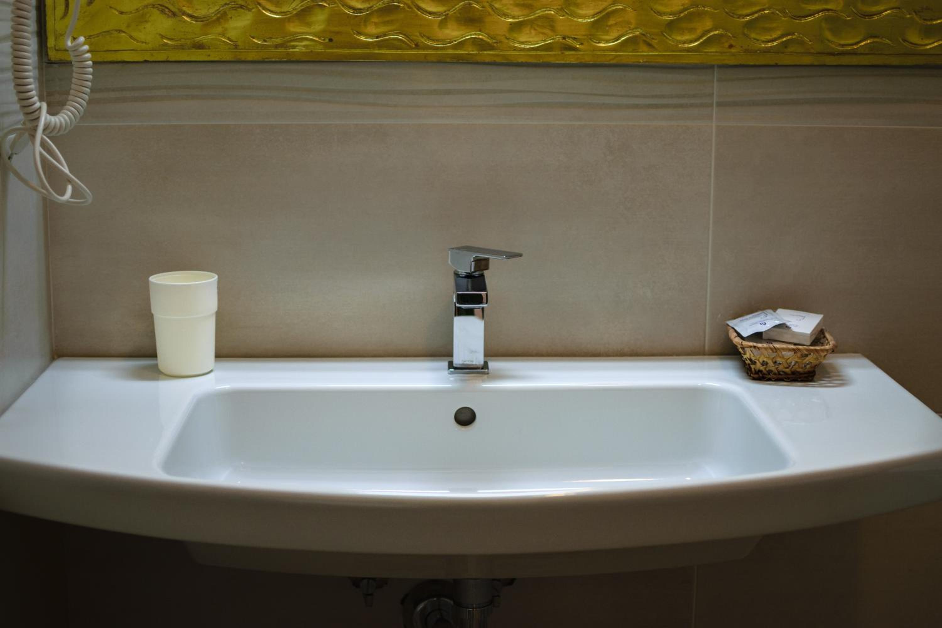 Double Room - Photo 17