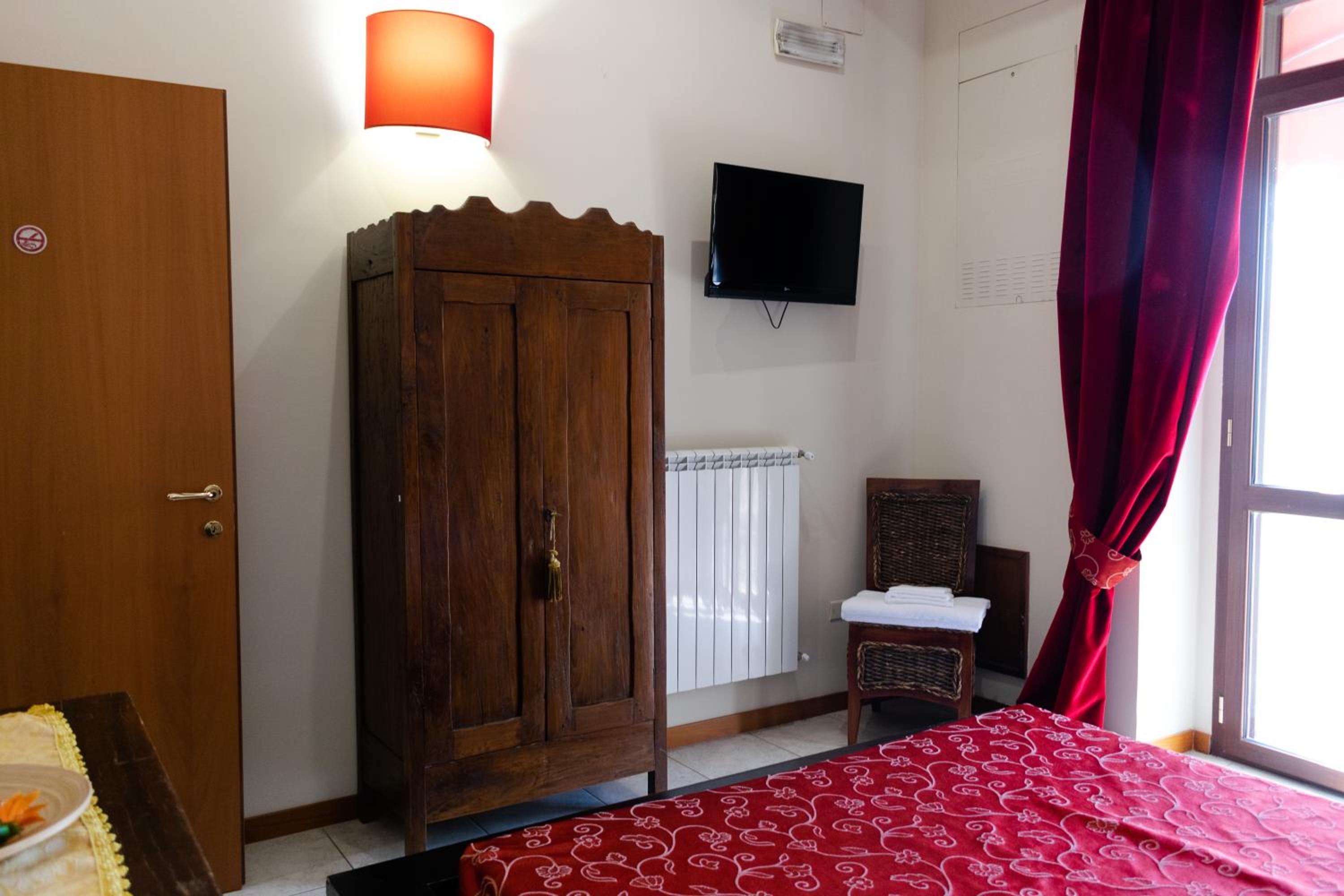 Double Room - Photo 2