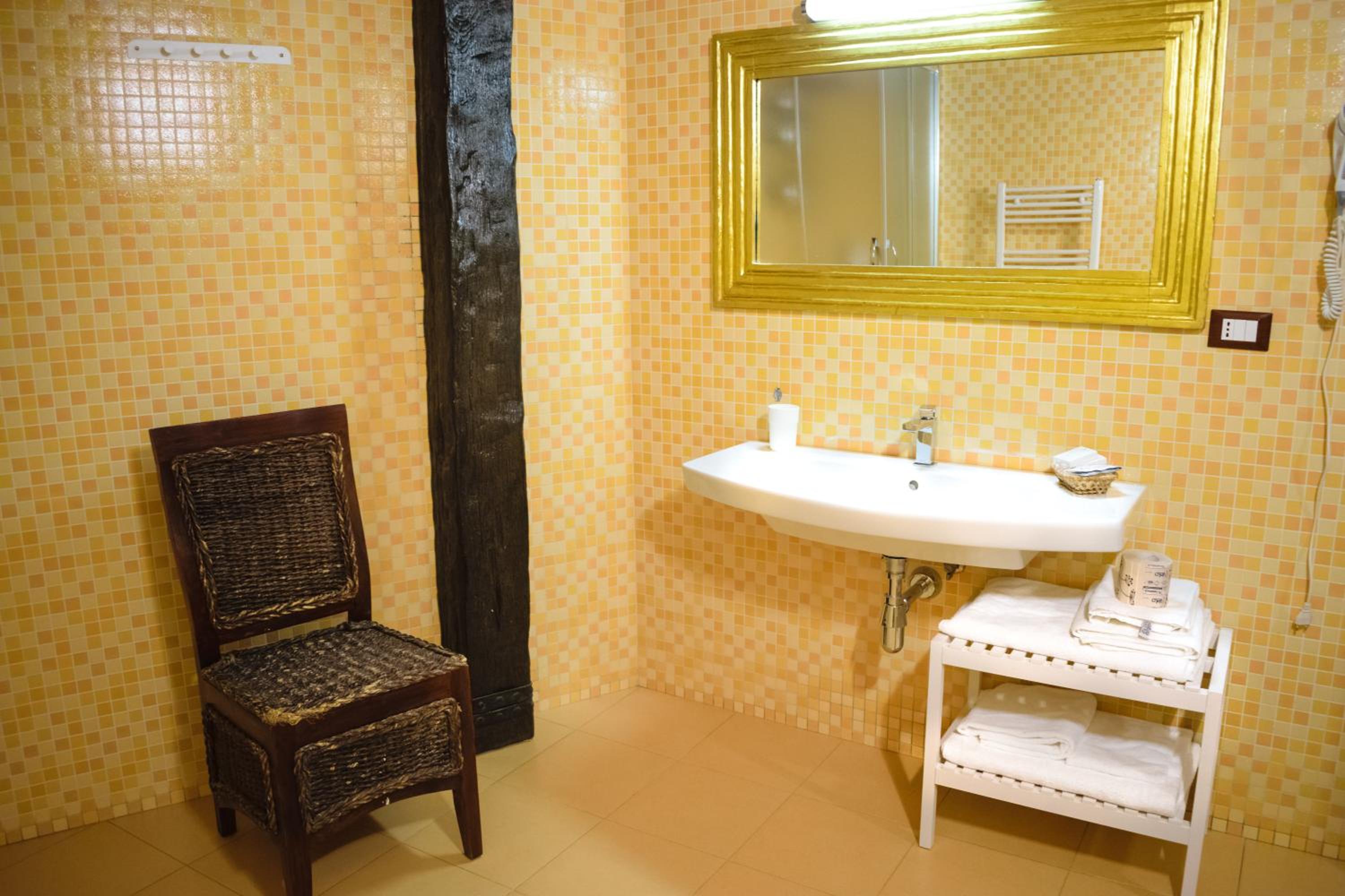 Quadruple Room - Photo 24