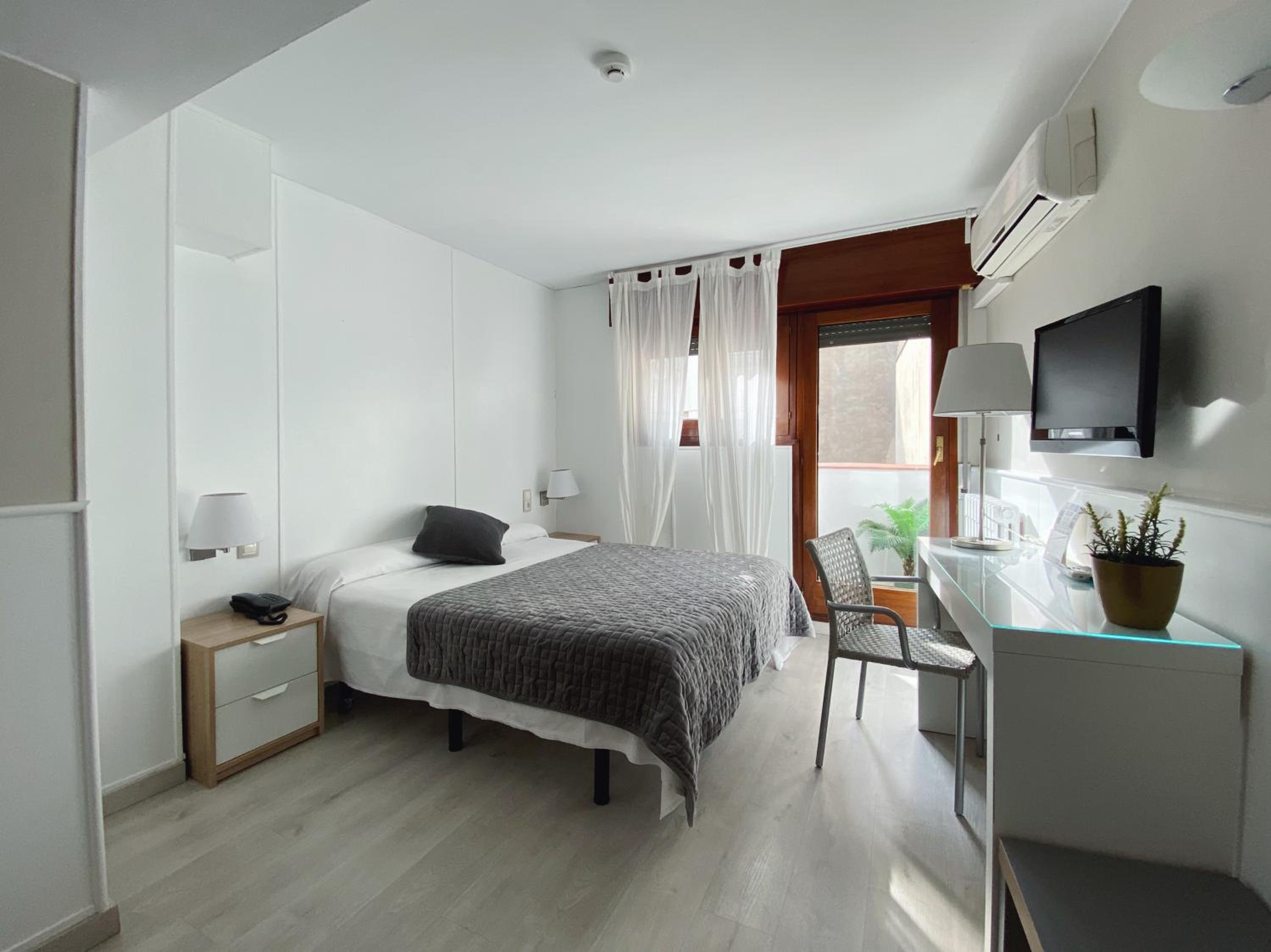 Double or Twin Room - Photo 16