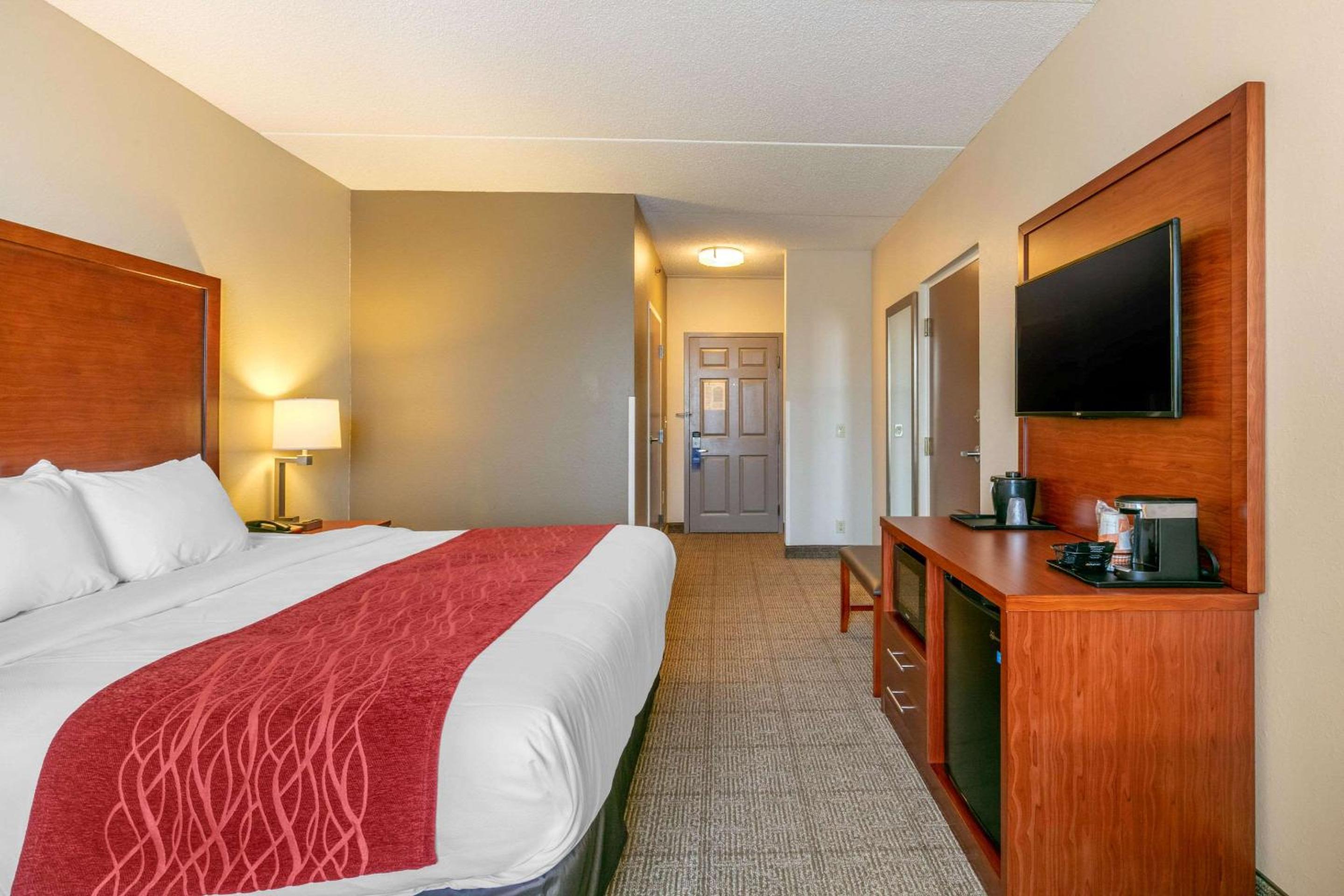 King Room - Non-Smoking - Photo 2
