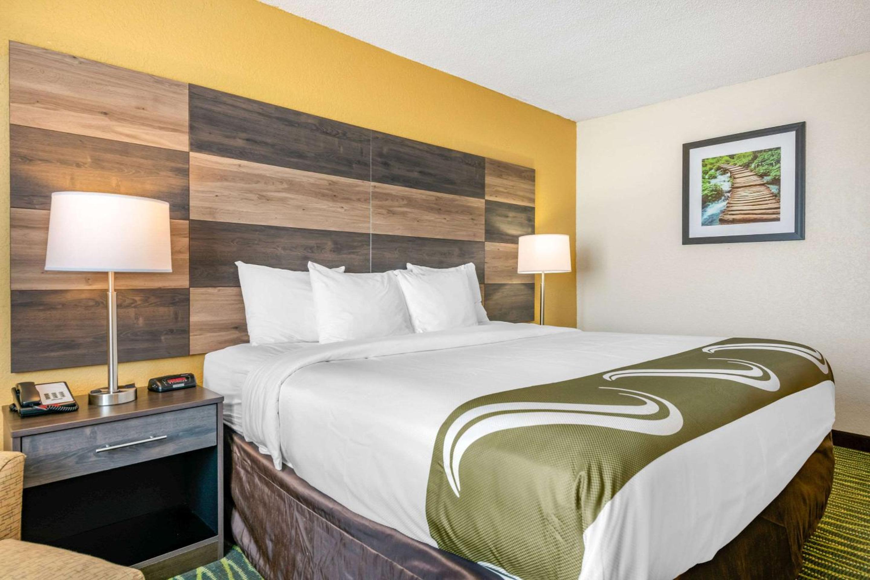 King Room - Non-Smoking - Photo 2