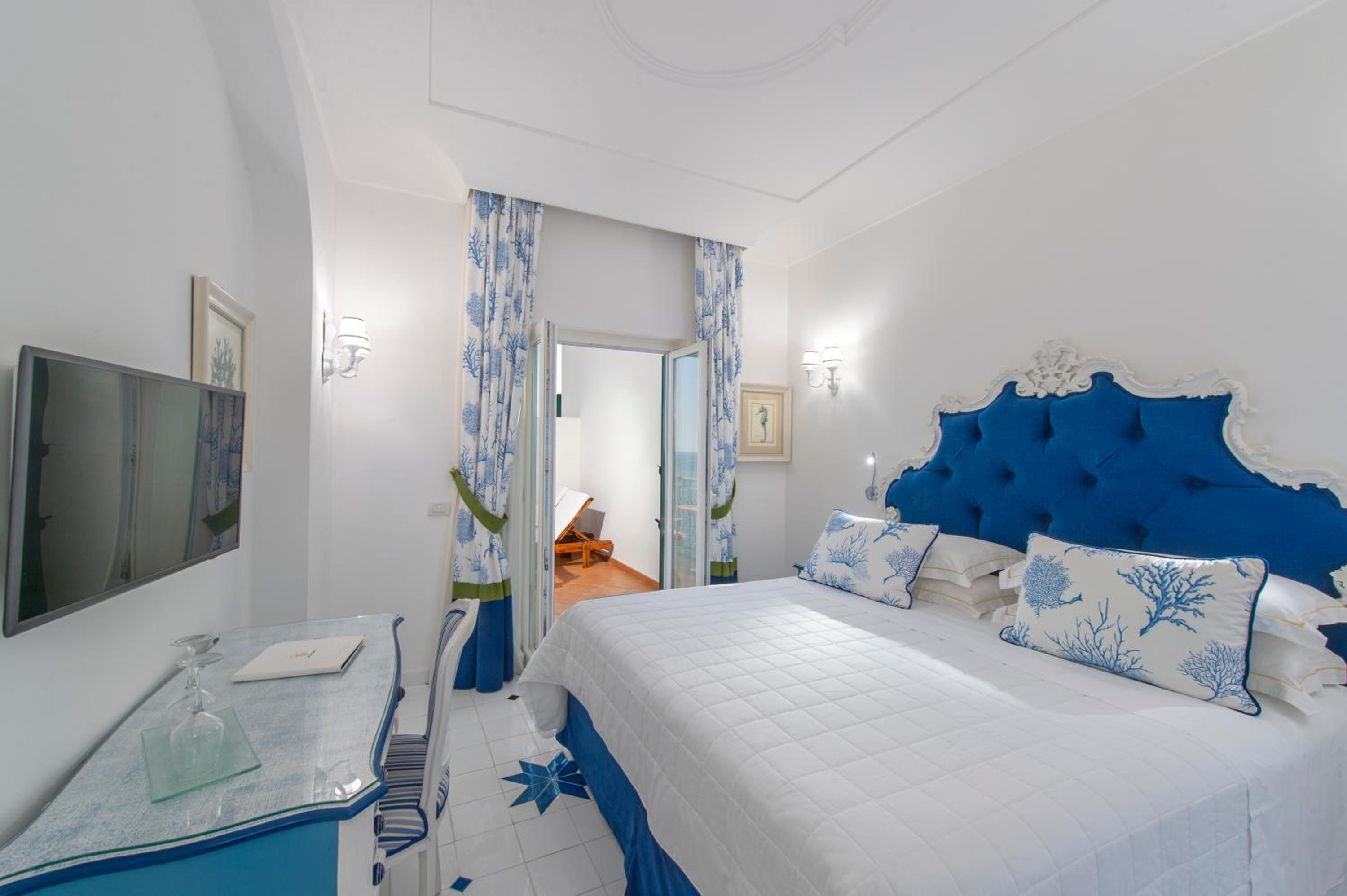 Deluxe Double Room with Terrace and Sea View - Photo 4