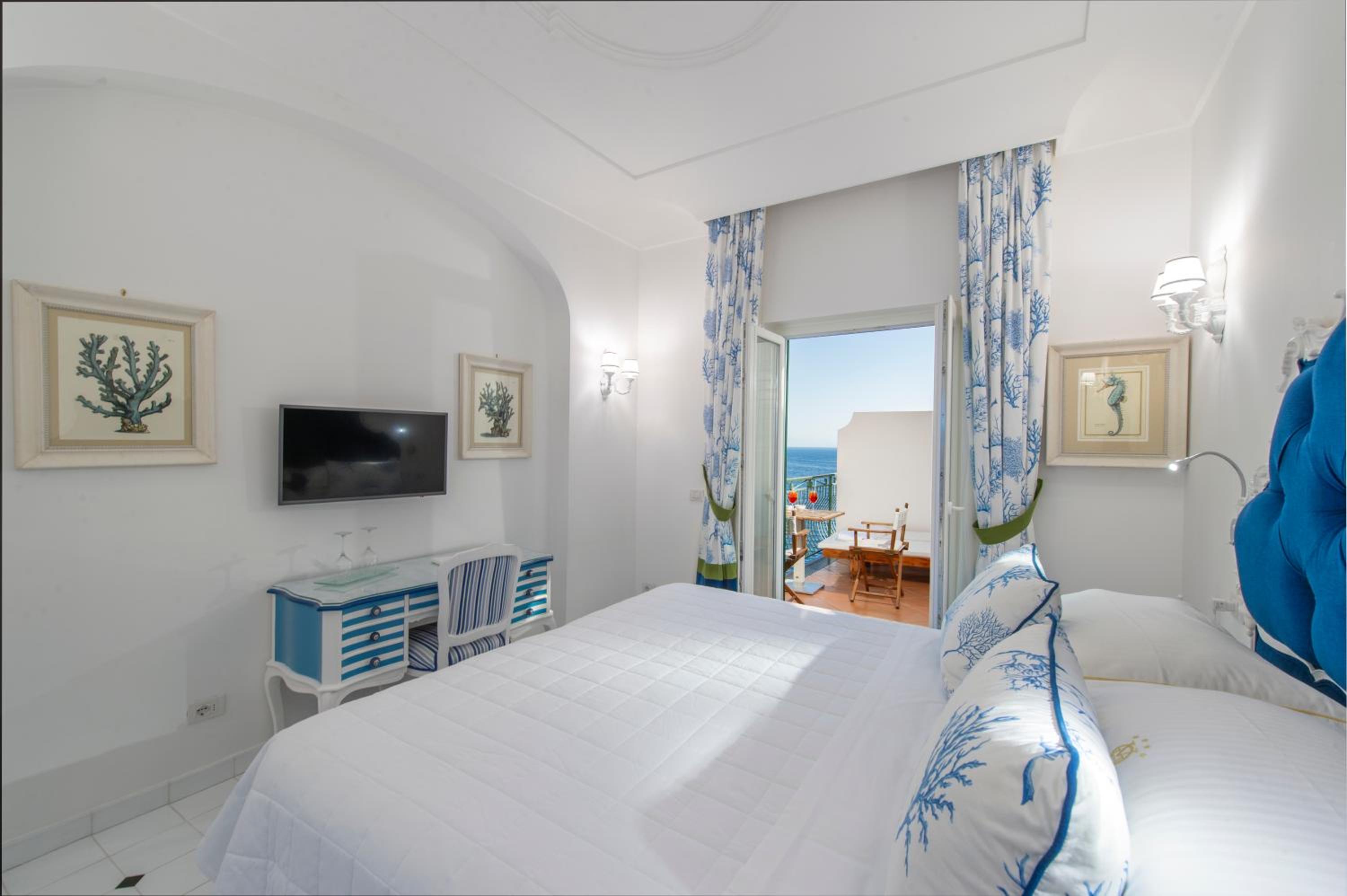 Deluxe Double Room with Terrace and Sea View - Photo 3