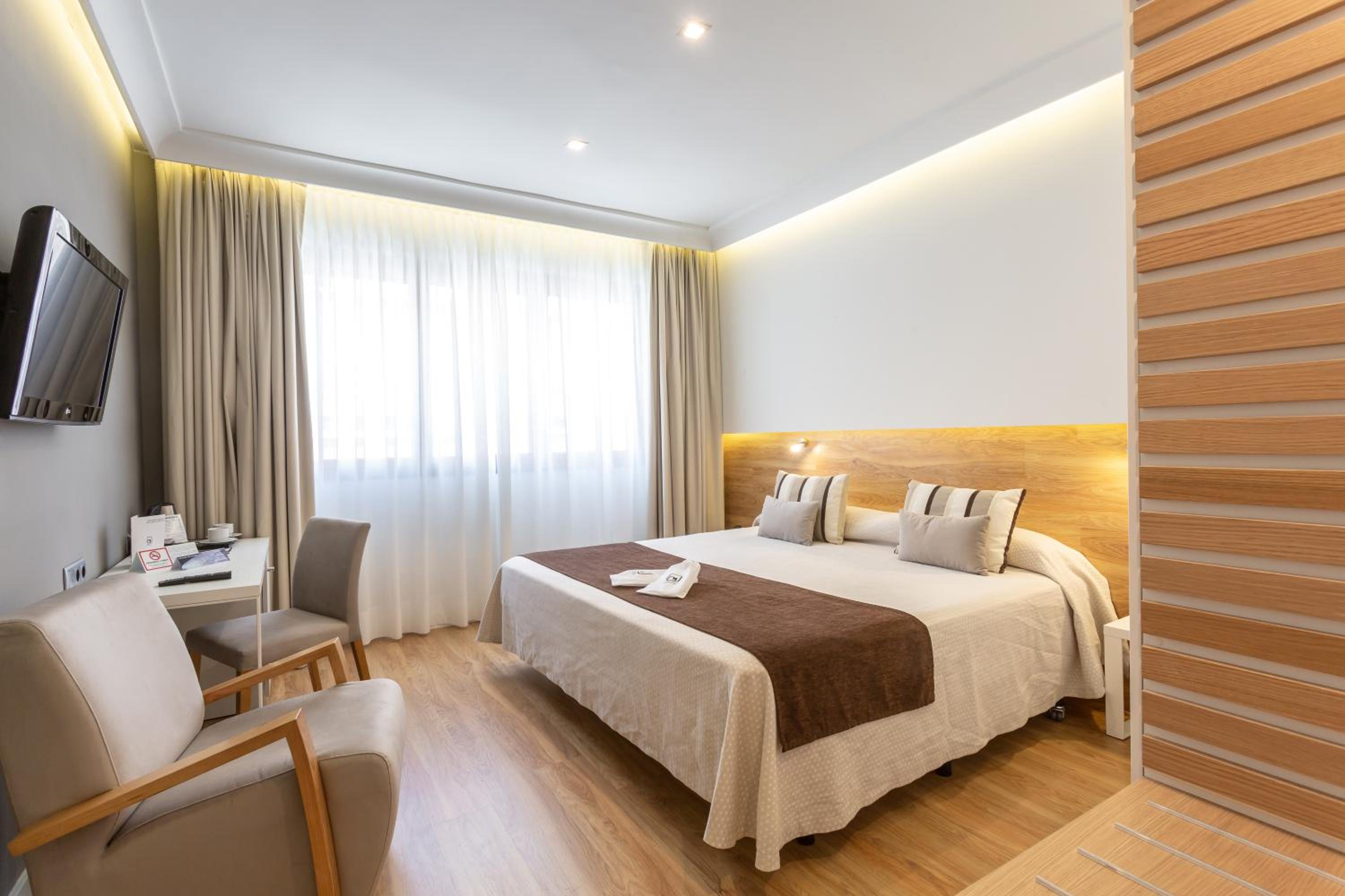 Double or Twin Room - Photo 1