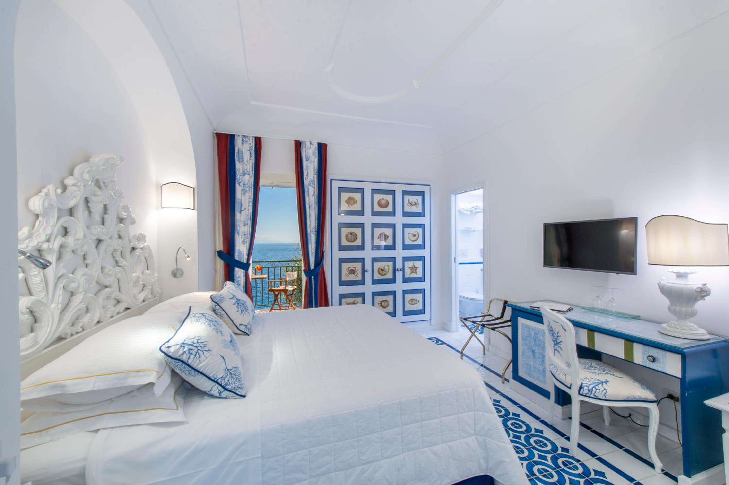 Deluxe Double Room with Terrace and Sea View - Photo 26
