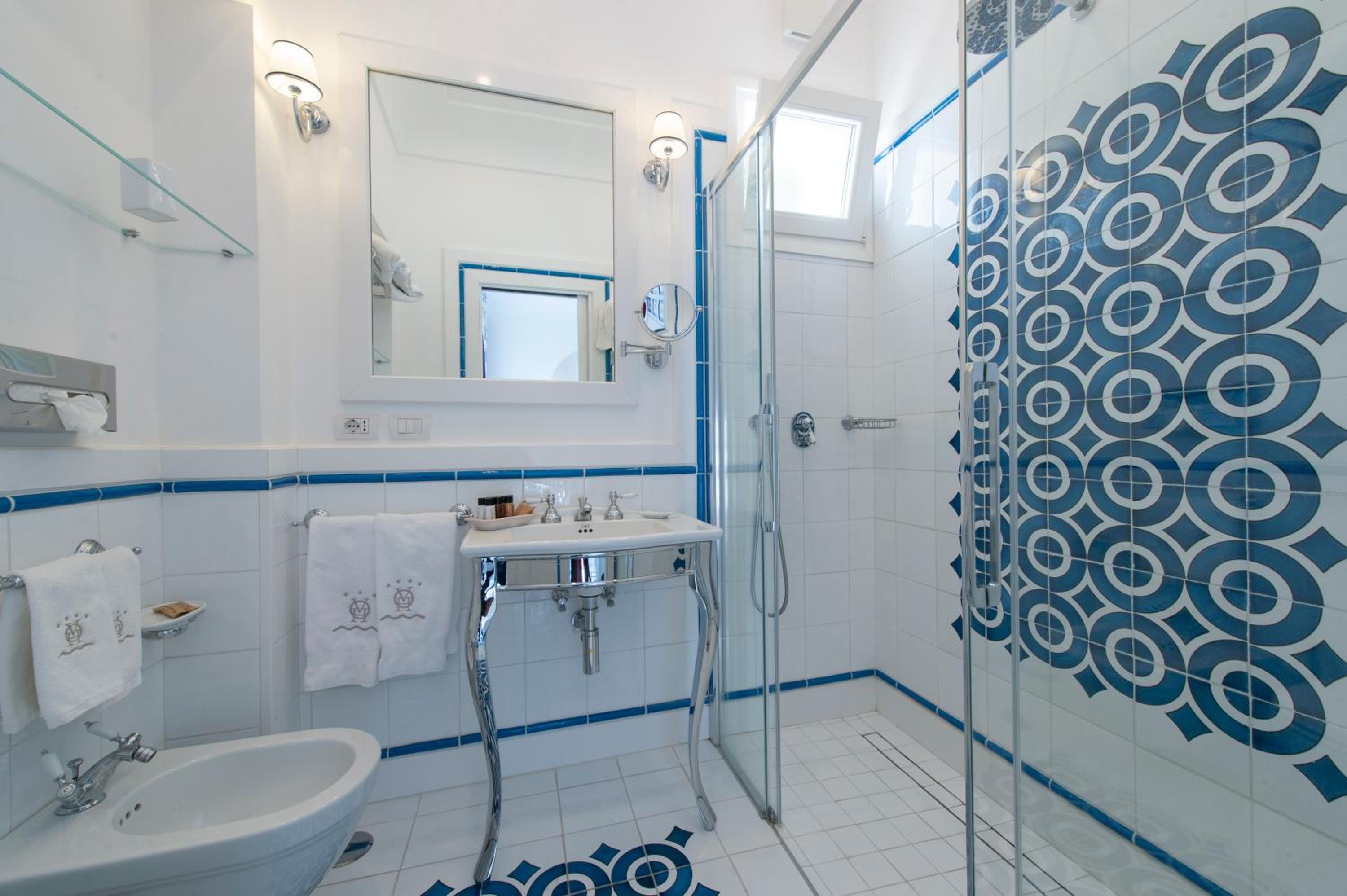 Deluxe Double Room with Terrace and Sea View - Photo 14