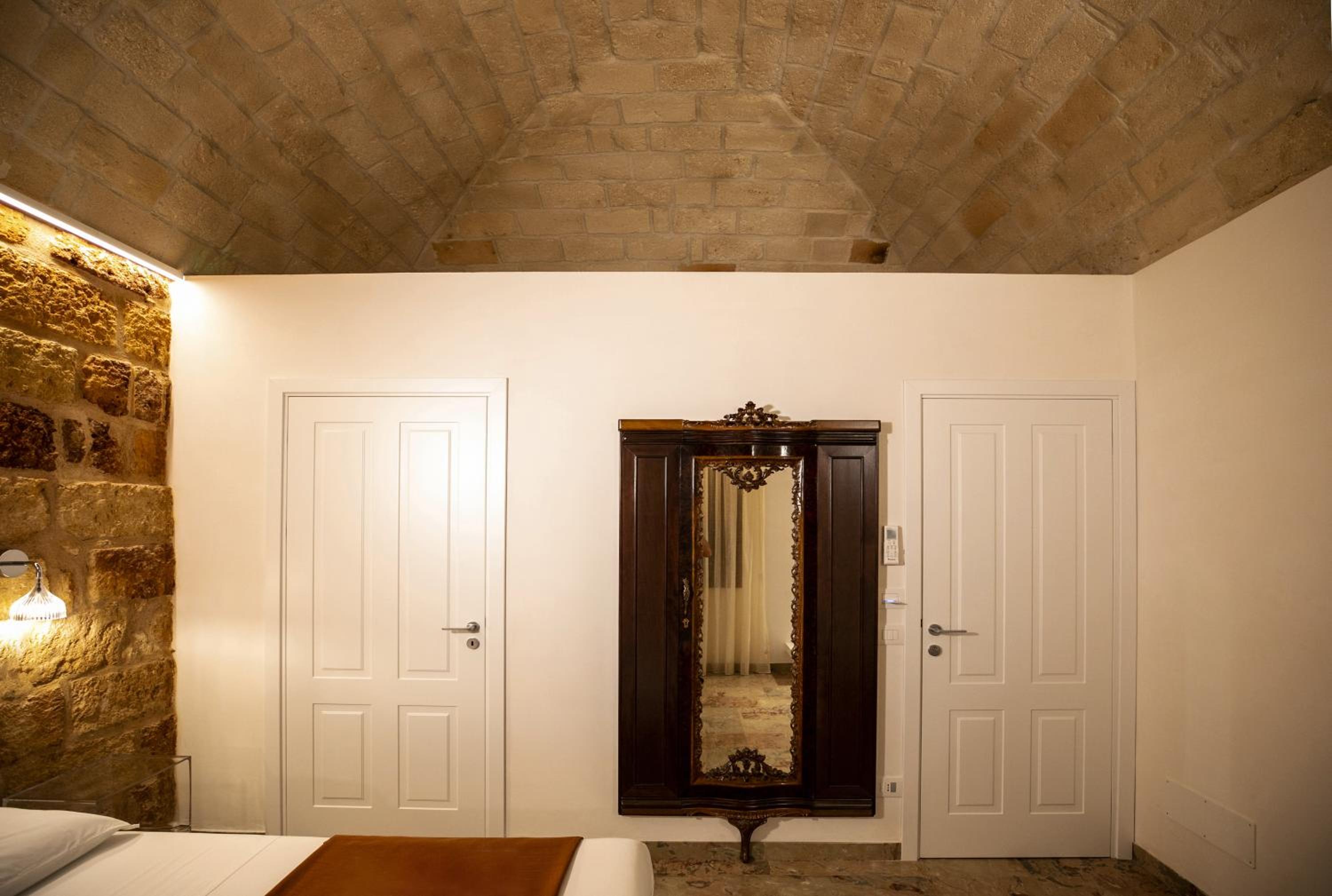 Standard Double Room - Photo 7