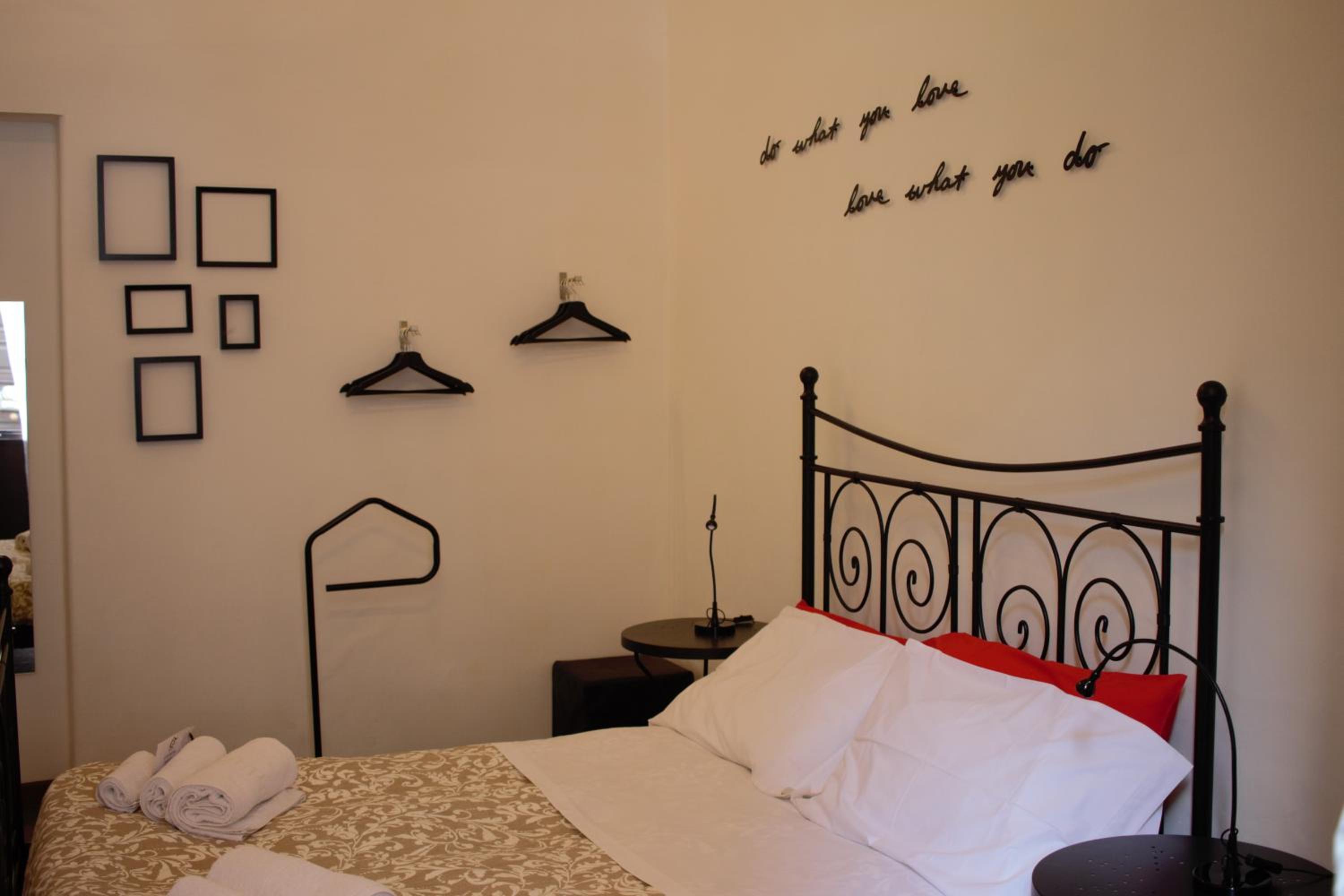 Double Room - Photo 8