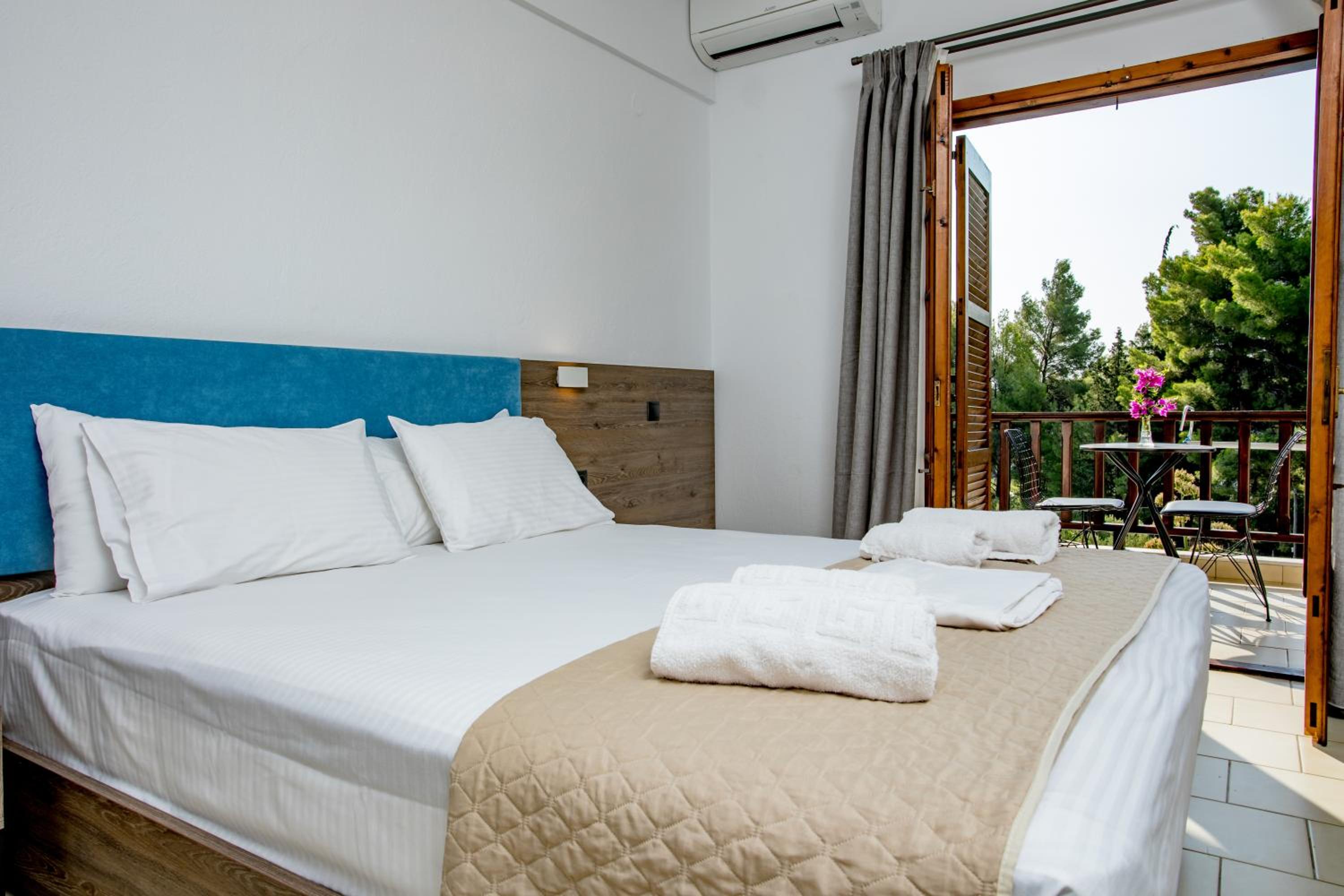 Deluxe Room - Photo 2