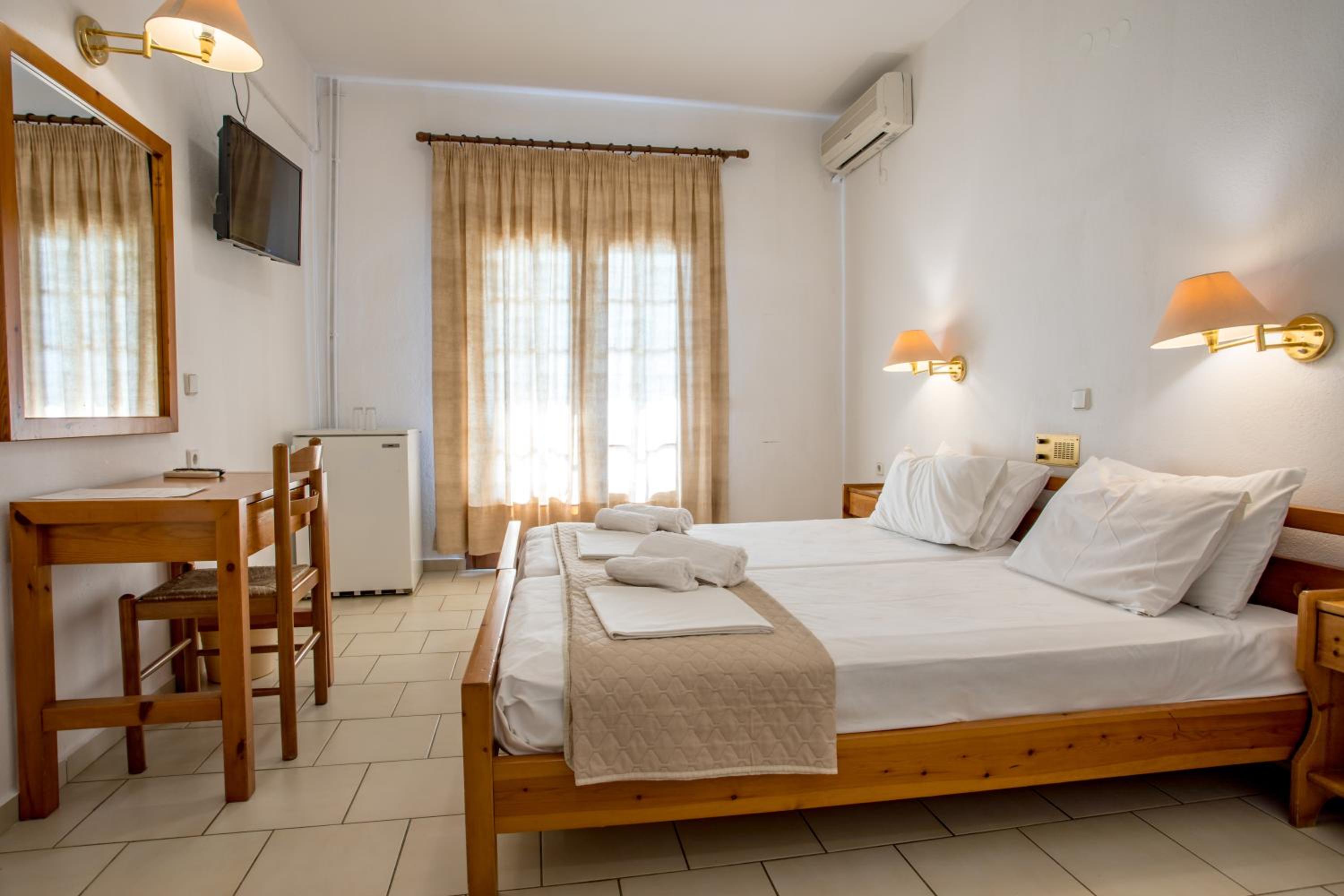Standard Twin Room (2-3 Adults) - Photo 1