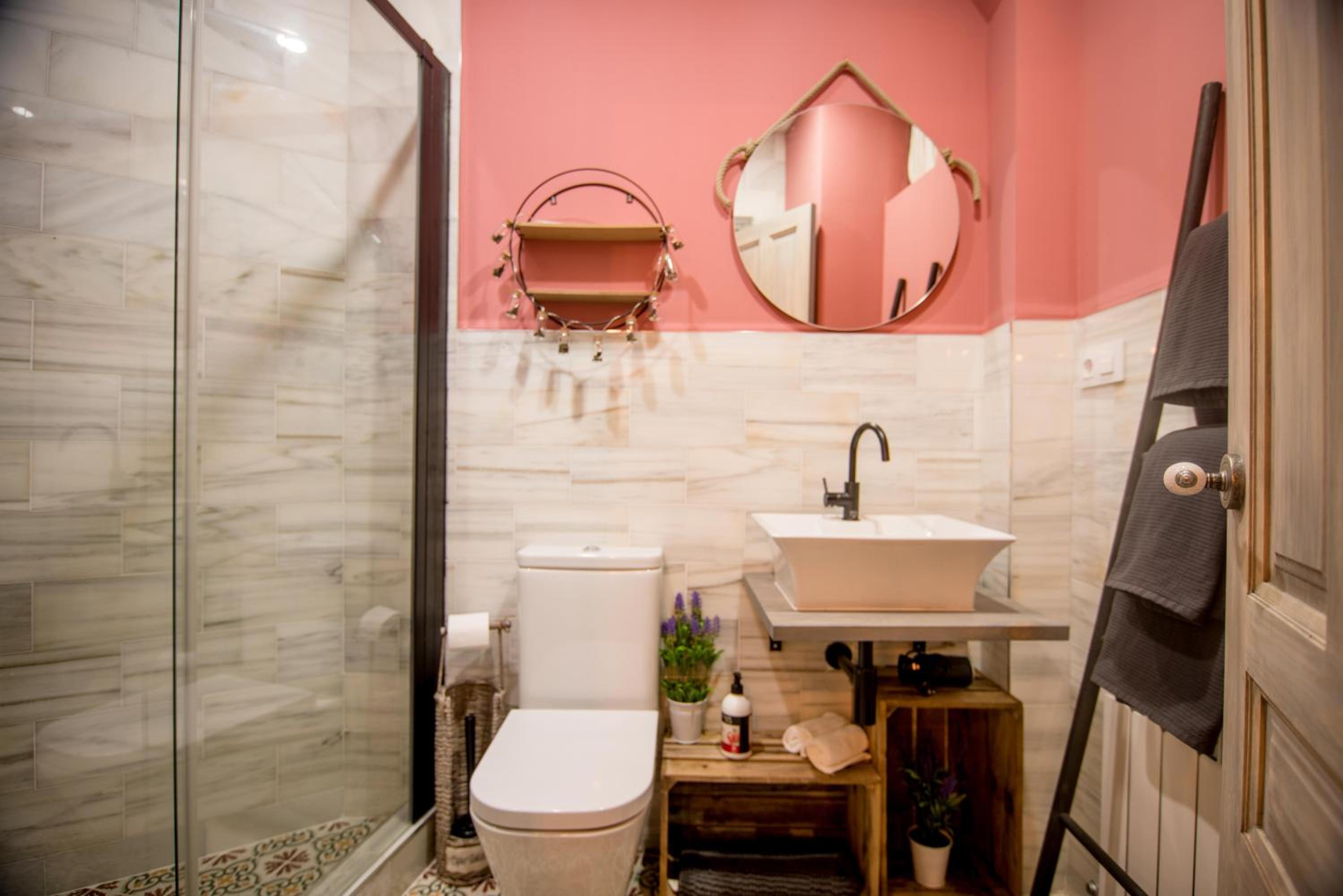 Studio Apartment - Photo 2