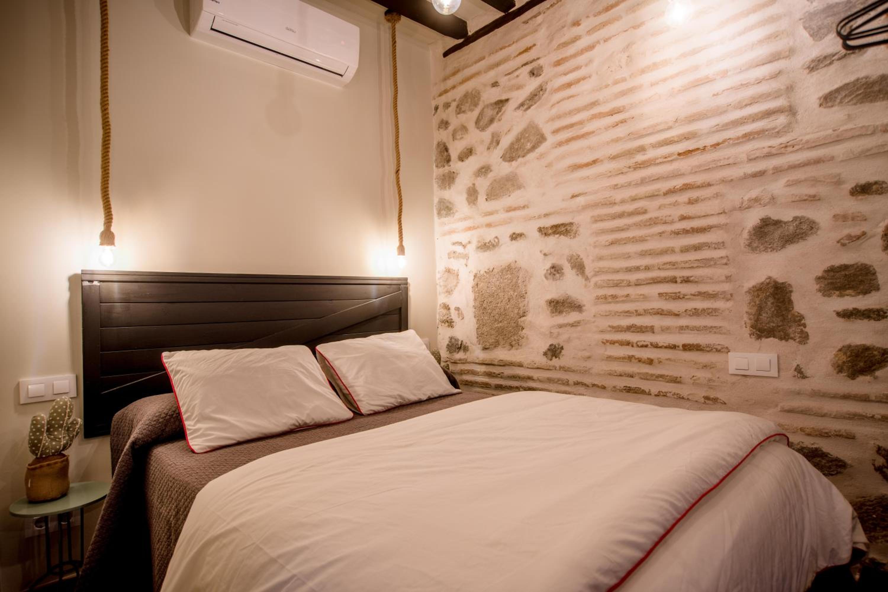 Studio Apartment - Photo 15