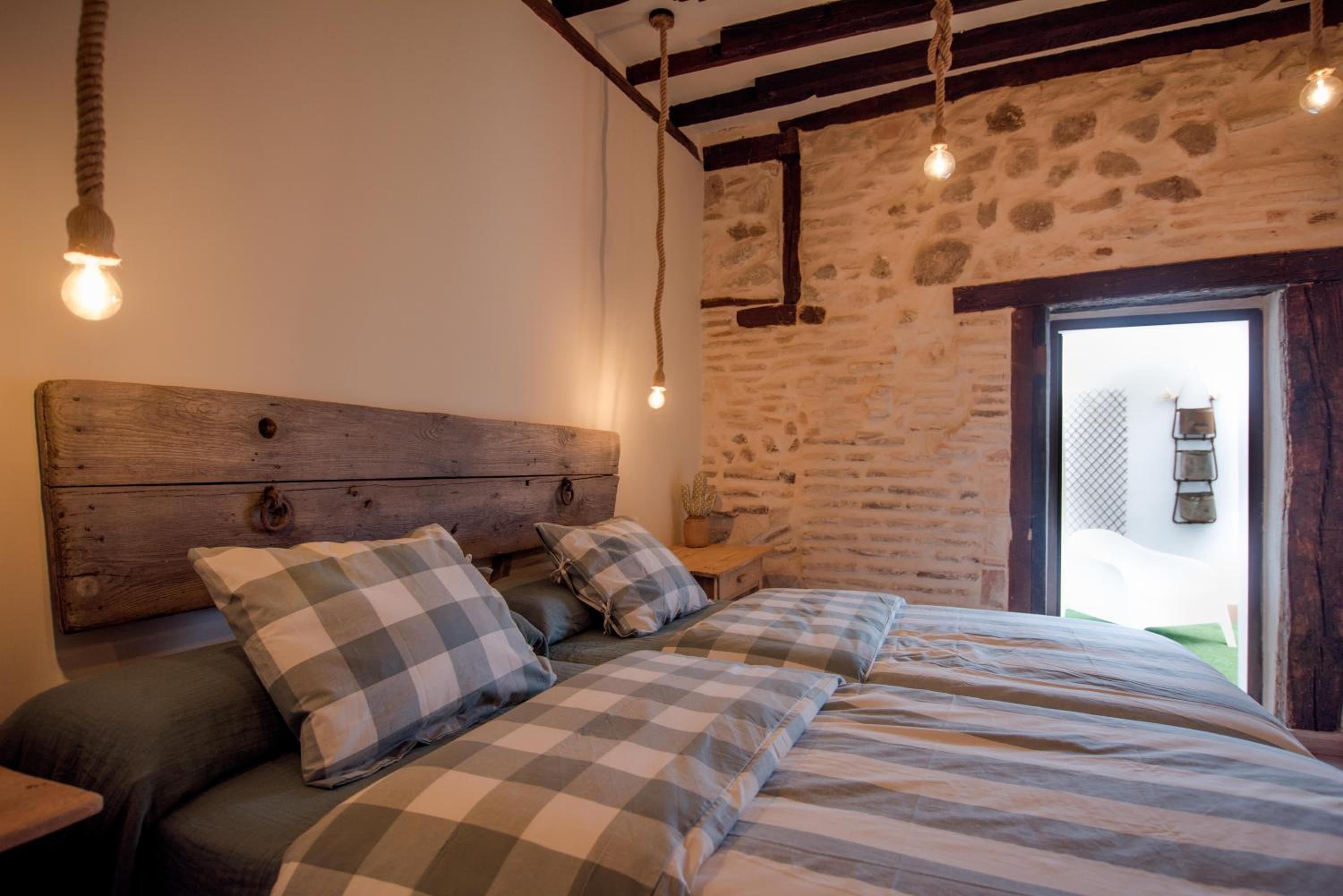 Apartment with Terrace - Photo 20