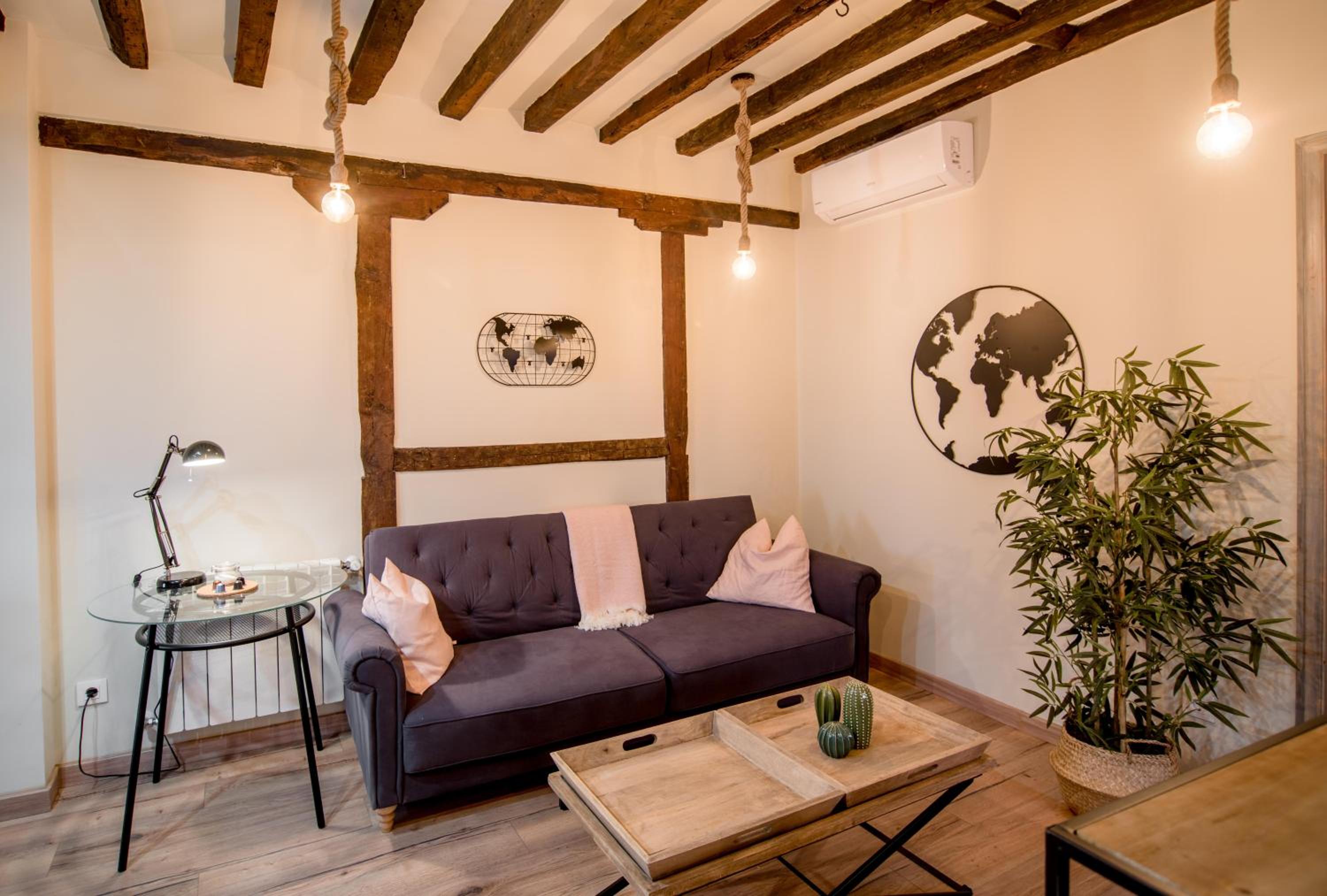 Apartment with Terrace - Photo 17