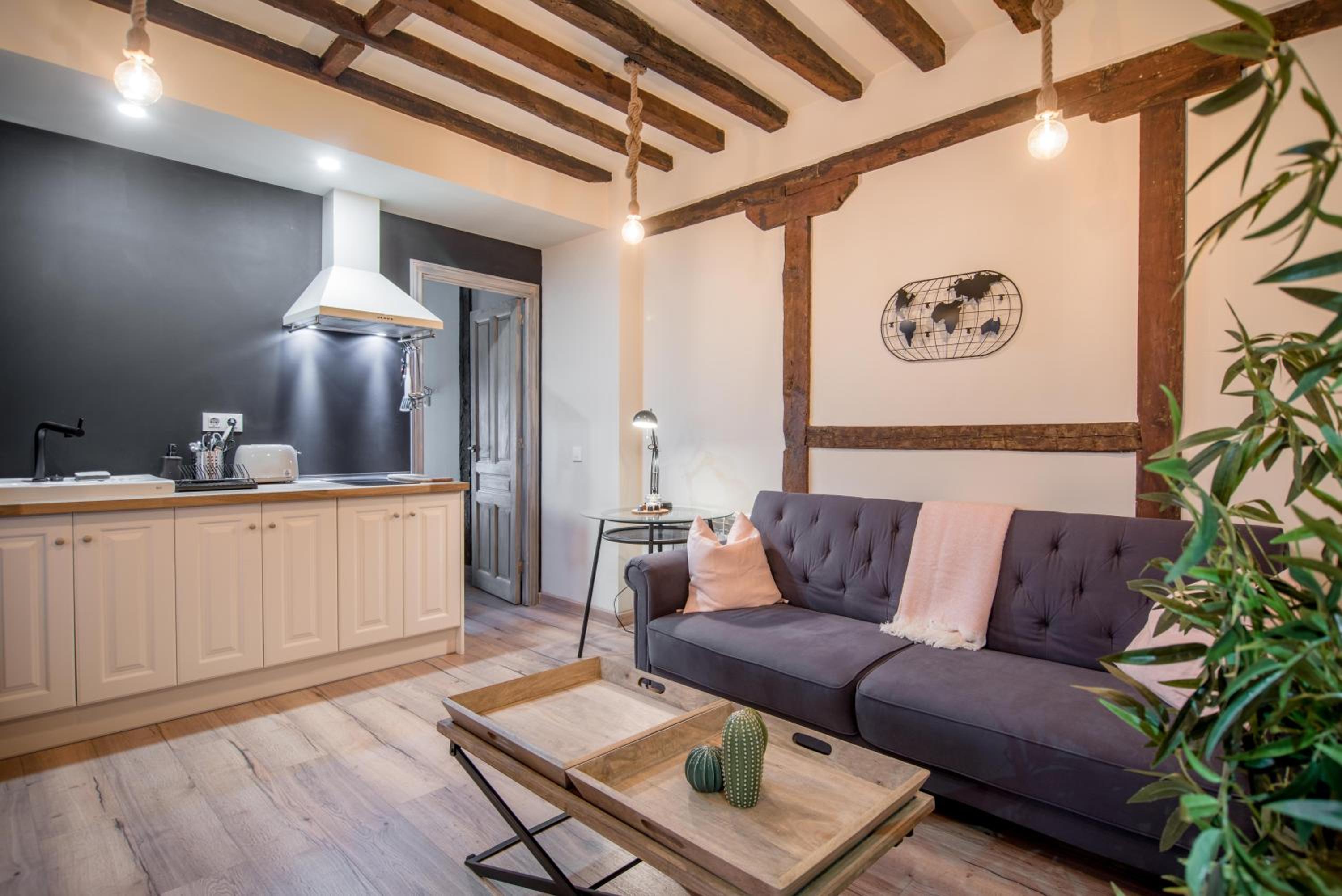 Apartment with Terrace - Photo 14