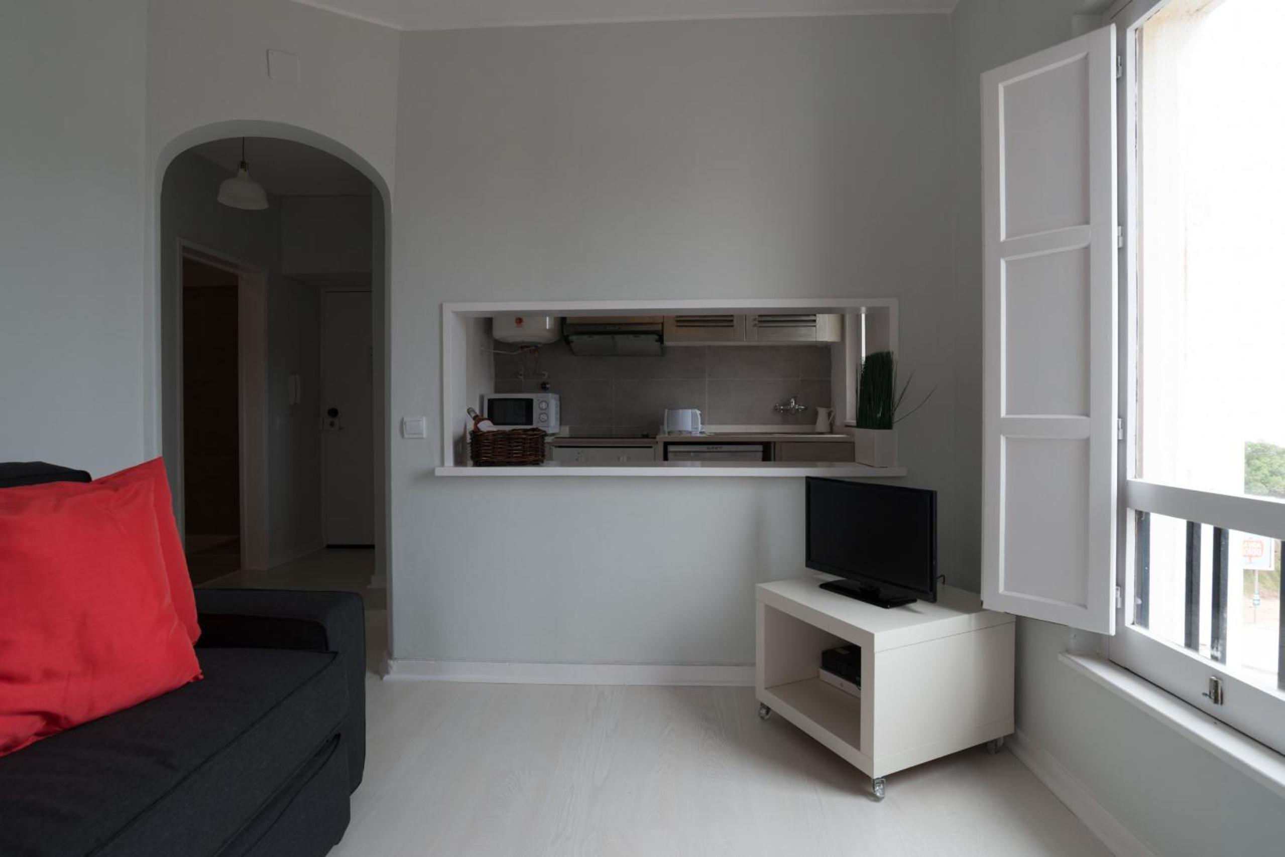 One-Bedroom Apartment South (3 adults) - Photo 14